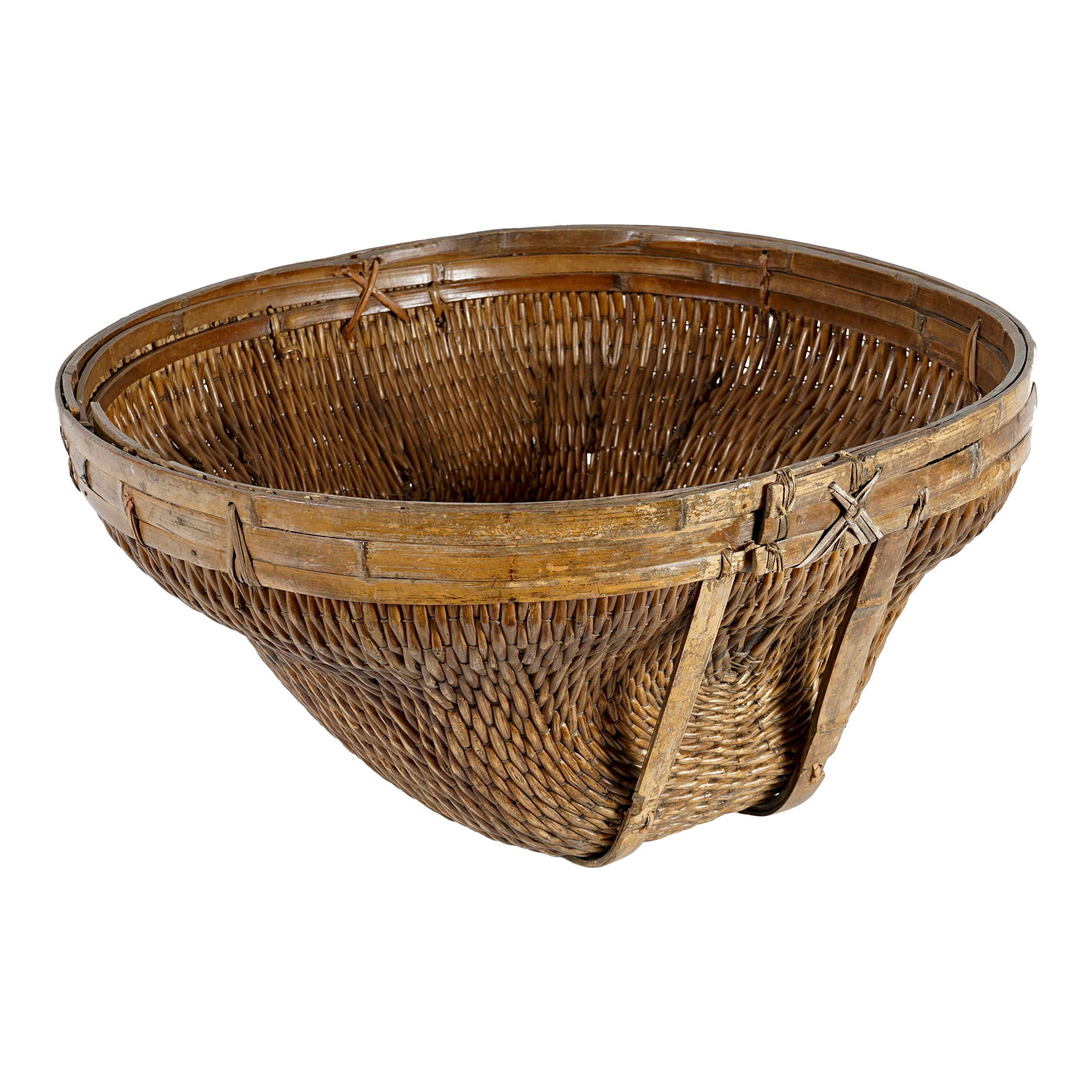 Large Vintage Chinese Handwoven Water Basket: Large Vintage Chinese Handwoven Water Basket. Can be displayed in a corner of the room as a piece of art. Condition: Alterations: Original Condition Unaltered Imperfections: Some Imperfections Conditi