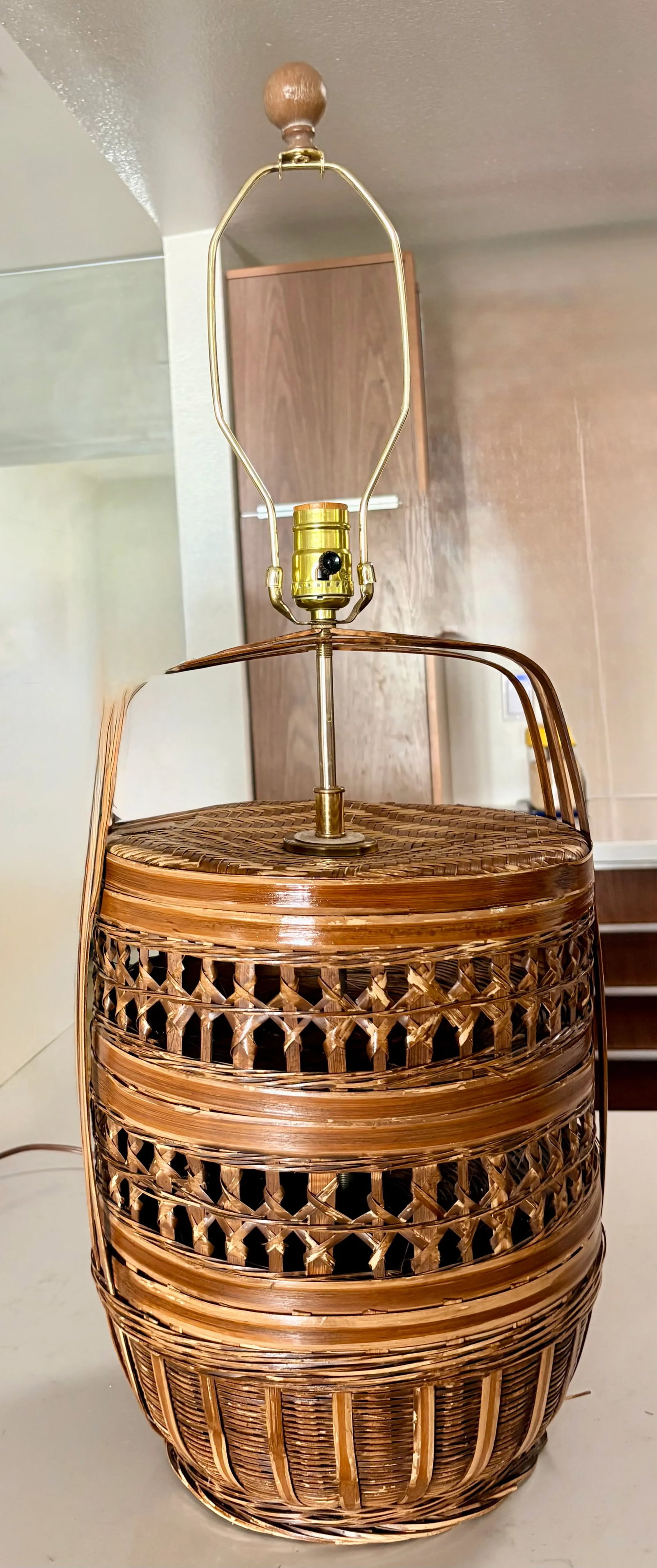 Vintage Coastal Woven Rattan Table Lamp With Sueded Shade - 7