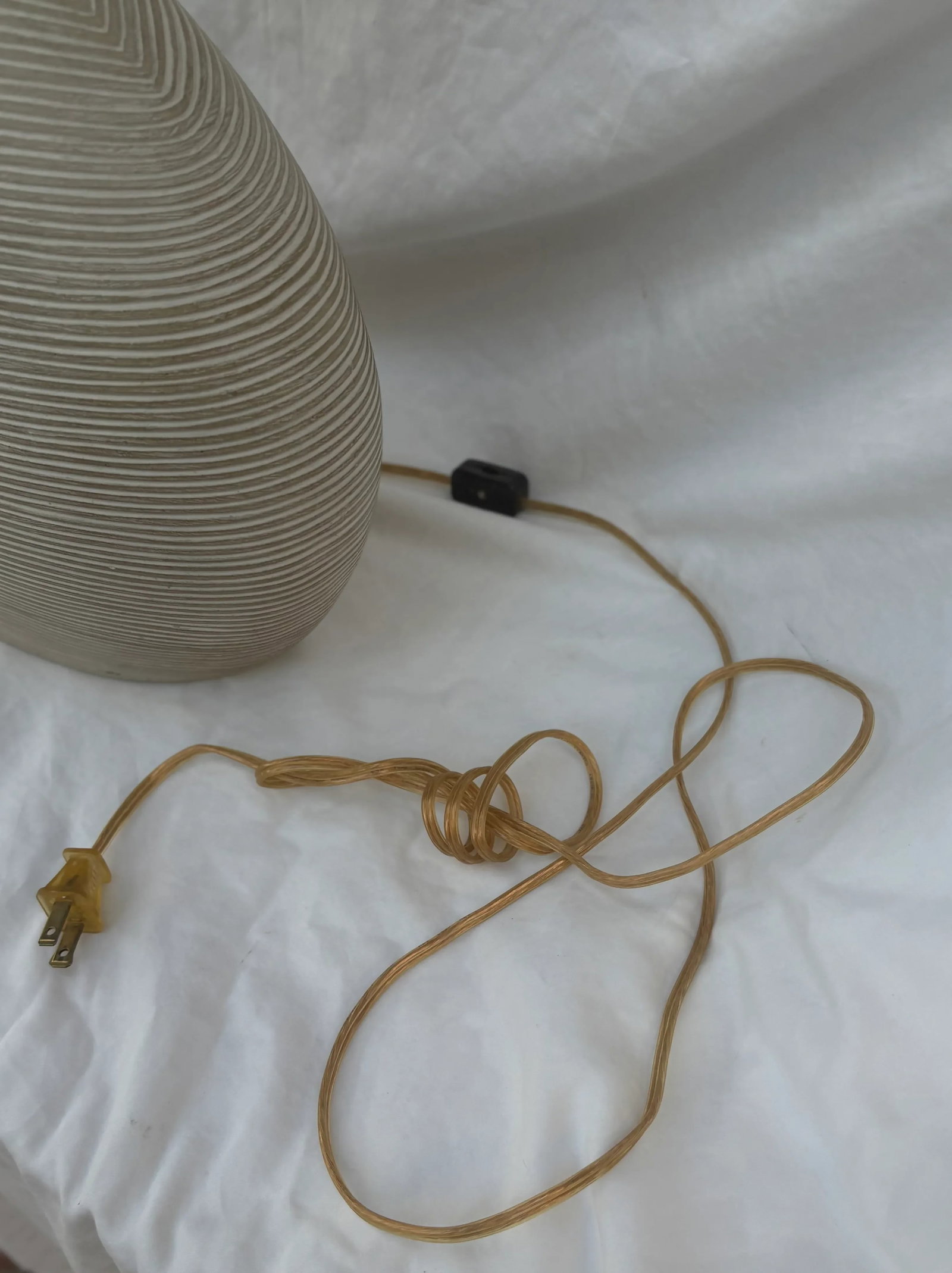 1980's Draped Ribbon Sculptural Plaster Table Lamp - 7