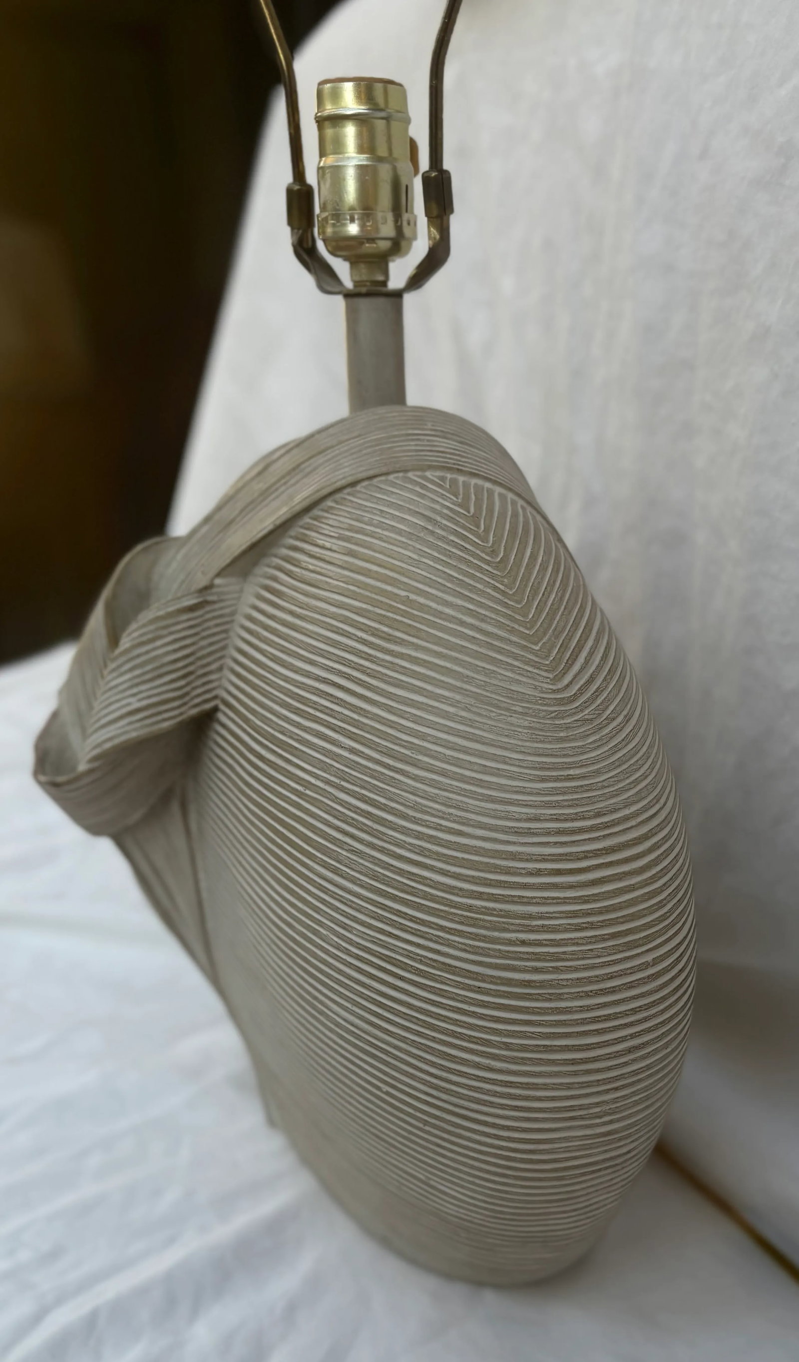 1980's Draped Ribbon Sculptural Plaster Table Lamp - 8