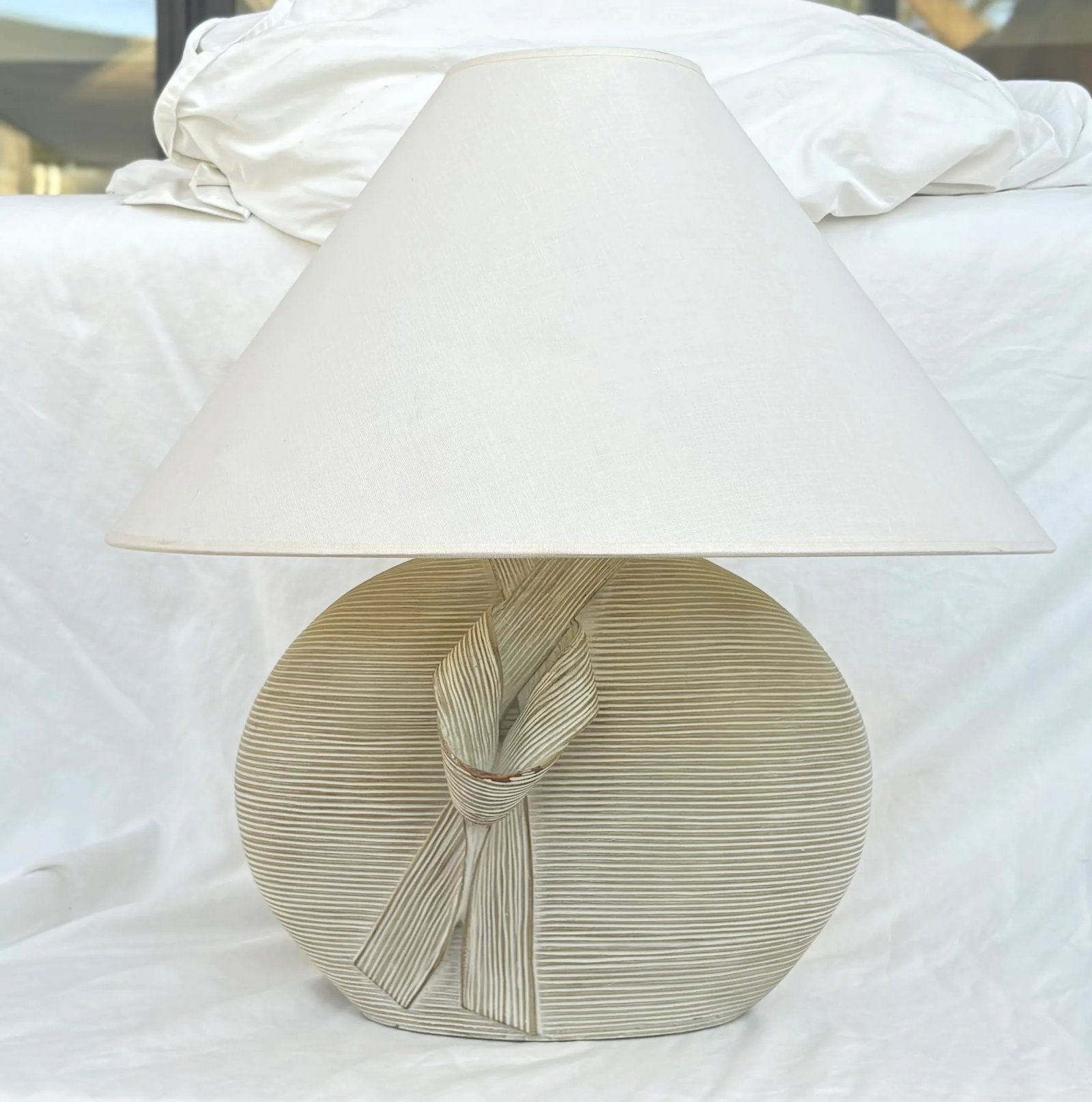 1980's Draped Ribbon Sculptural Plaster Table Lamp - 9