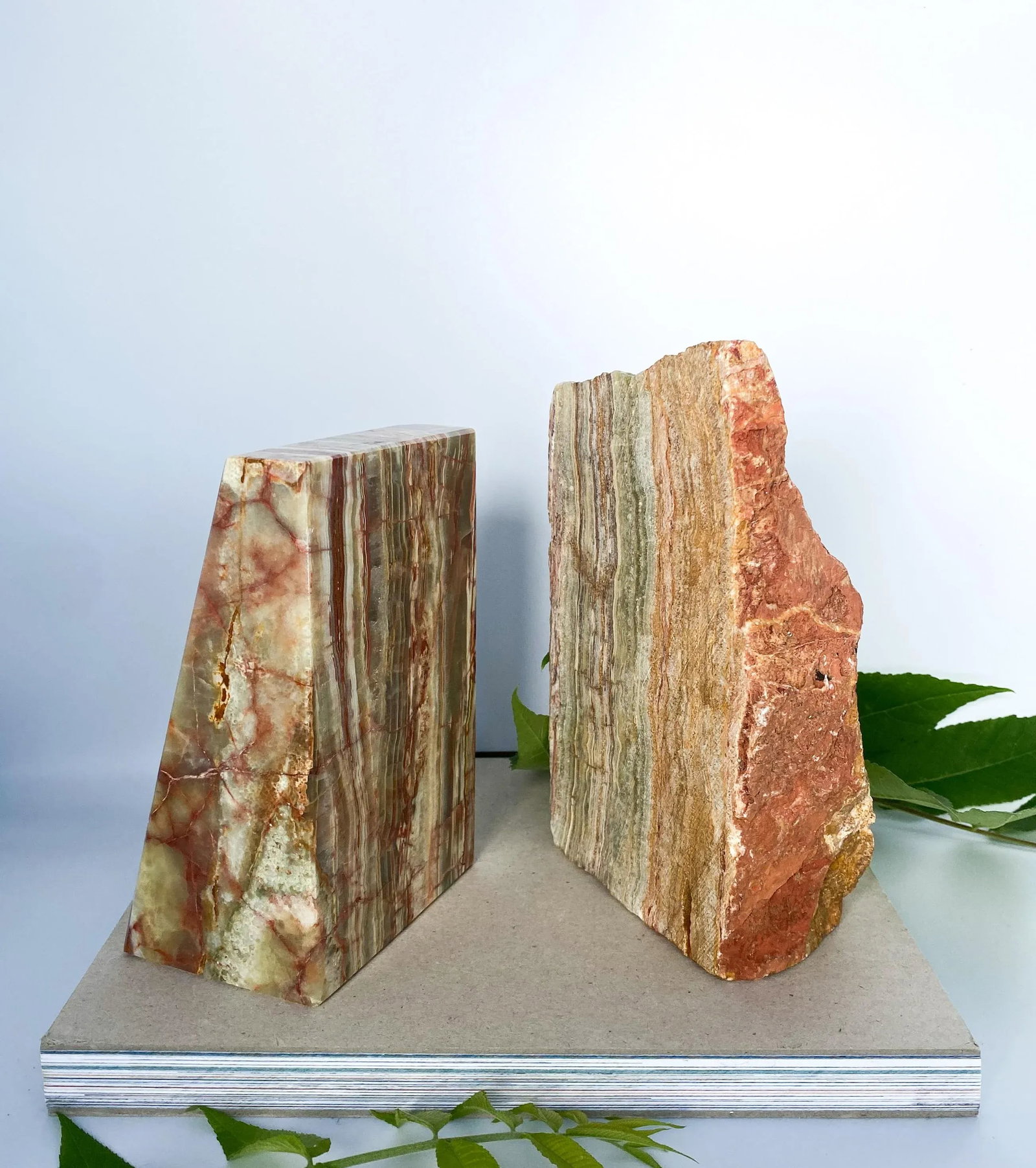1970s Pair of Carved Onyx Stone Bookends - 2