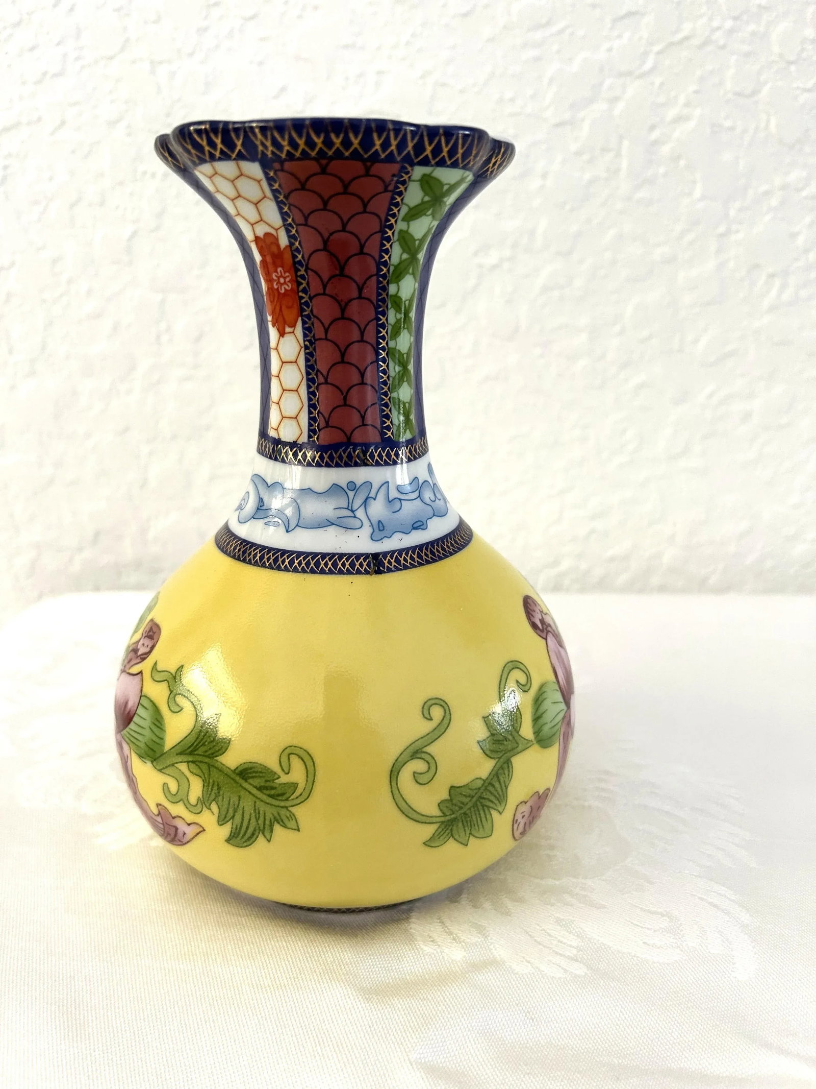 Vintage Chinese Lotus Flower Vase - 3