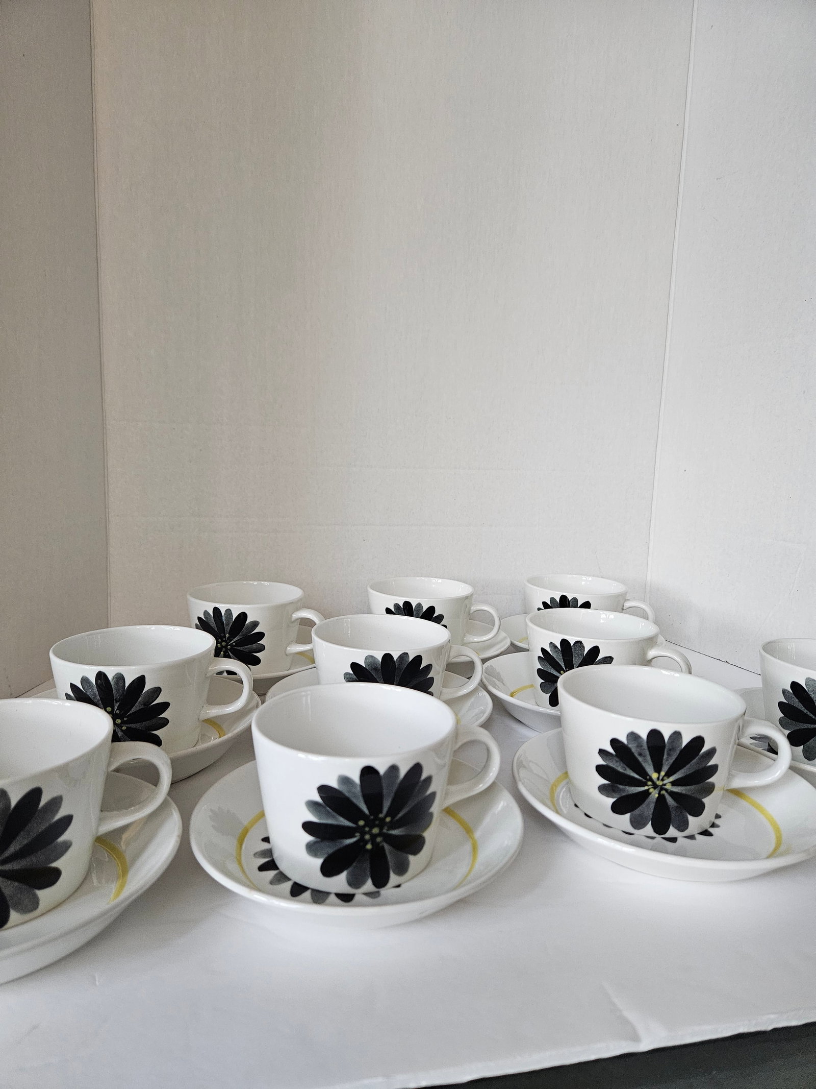 1960s Mid Century Modern Arabia Made in Finland Lea Pattern - 31 Pcs - 12