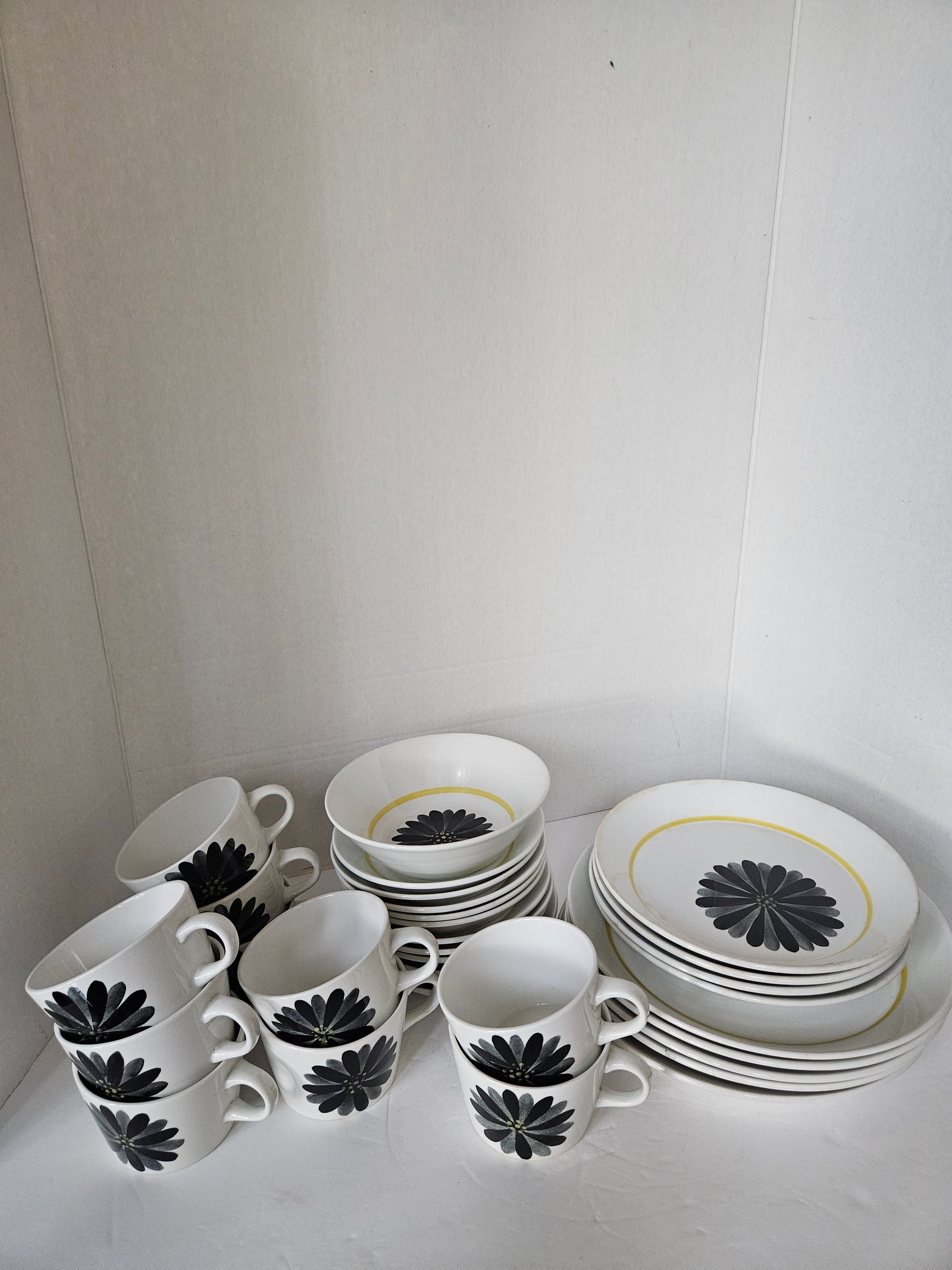 1960s Mid Century Modern Arabia Made in Finland Lea Pattern - 31 Pcs - 3