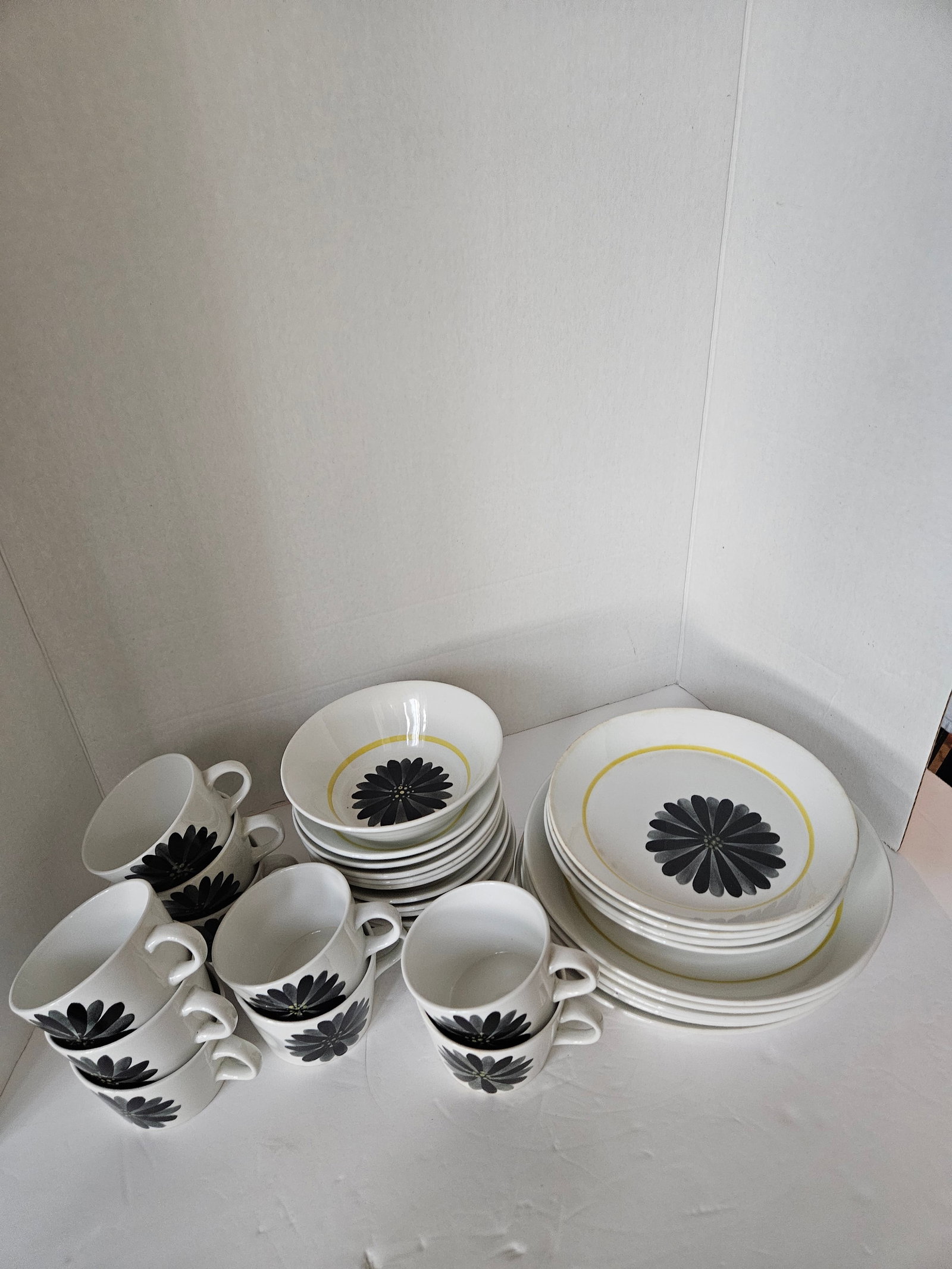 1960s Mid Century Modern Arabia Made in Finland Lea Pattern - 31 Pcs - 4
