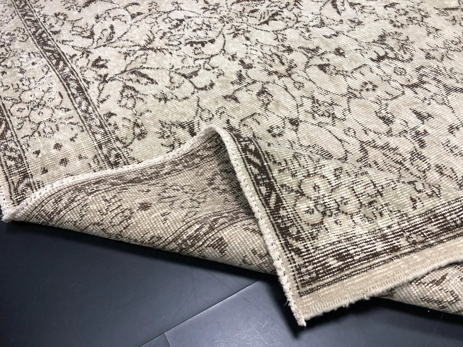 Vintage Faded Floral Design Turkish Anatolian Rug - 10