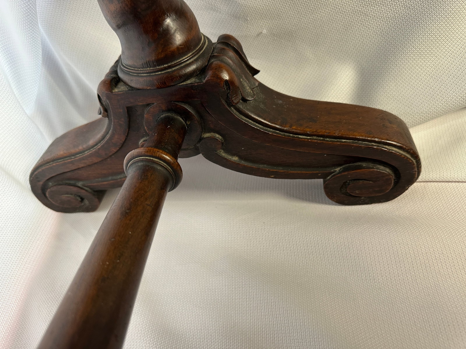Antique English Carved Oak & Brass Dinner Gong W/ Barley Twist Legs & Mallet - 7