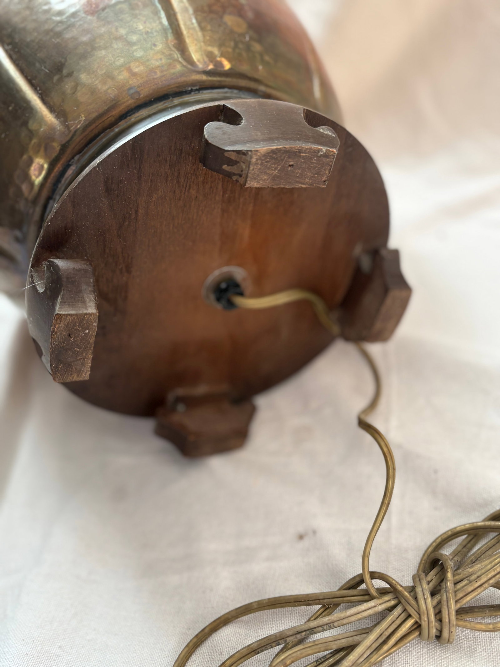 1950s Mid-Century Brass Ginger Jar Table Lamp on Wood Base, Circa 1950s - 8