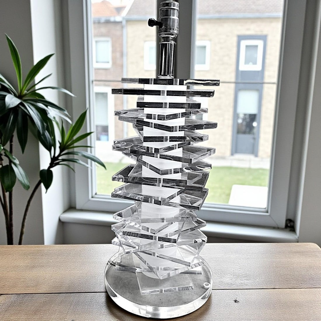 Vintage Mid Modernist Clear Lucite Stacked Tiled Skyscraper Table Lamp, Attributed to Bauer - 10