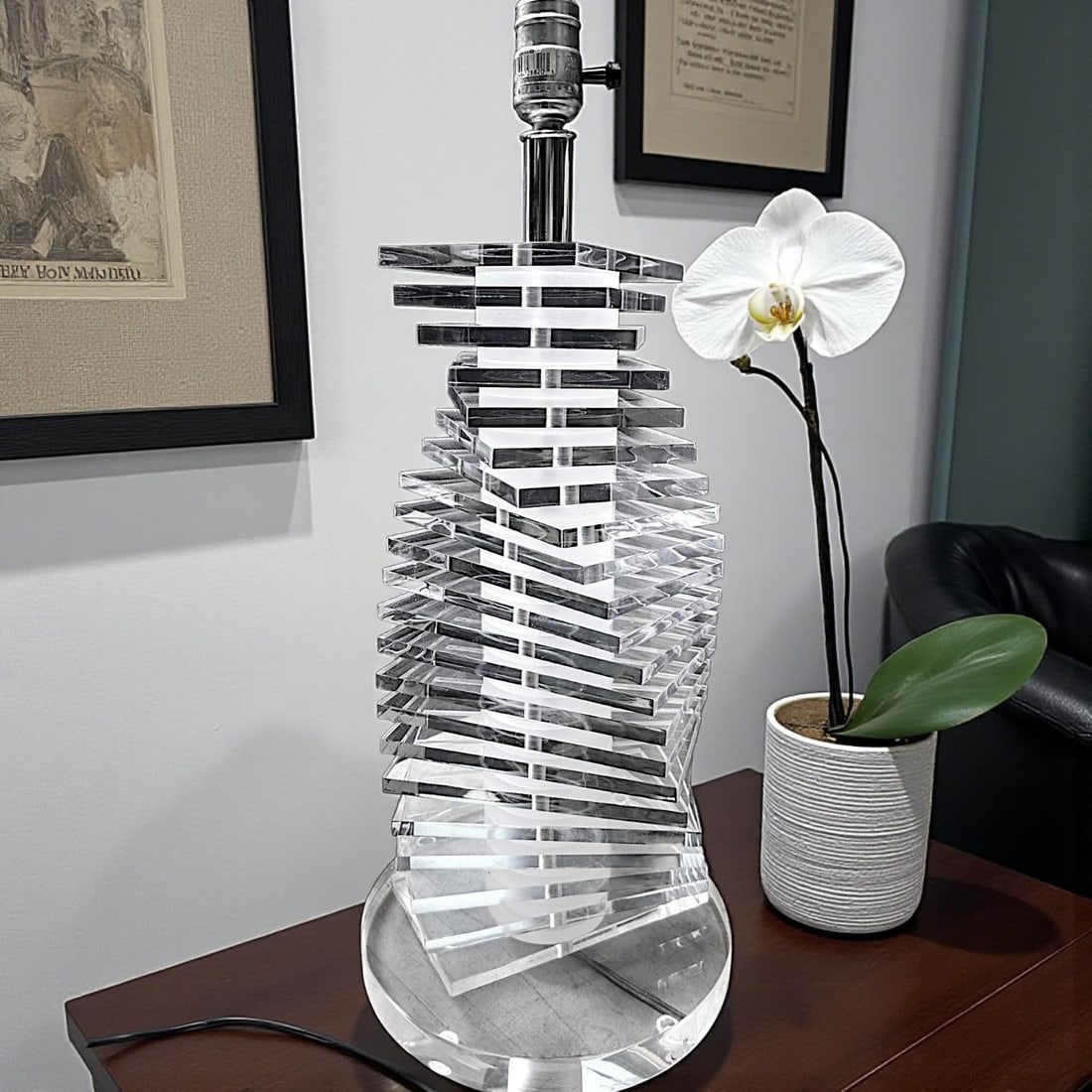 Vintage Mid Modernist Clear Lucite Stacked Tiled Skyscraper Table Lamp, Attributed to Bauer - 4