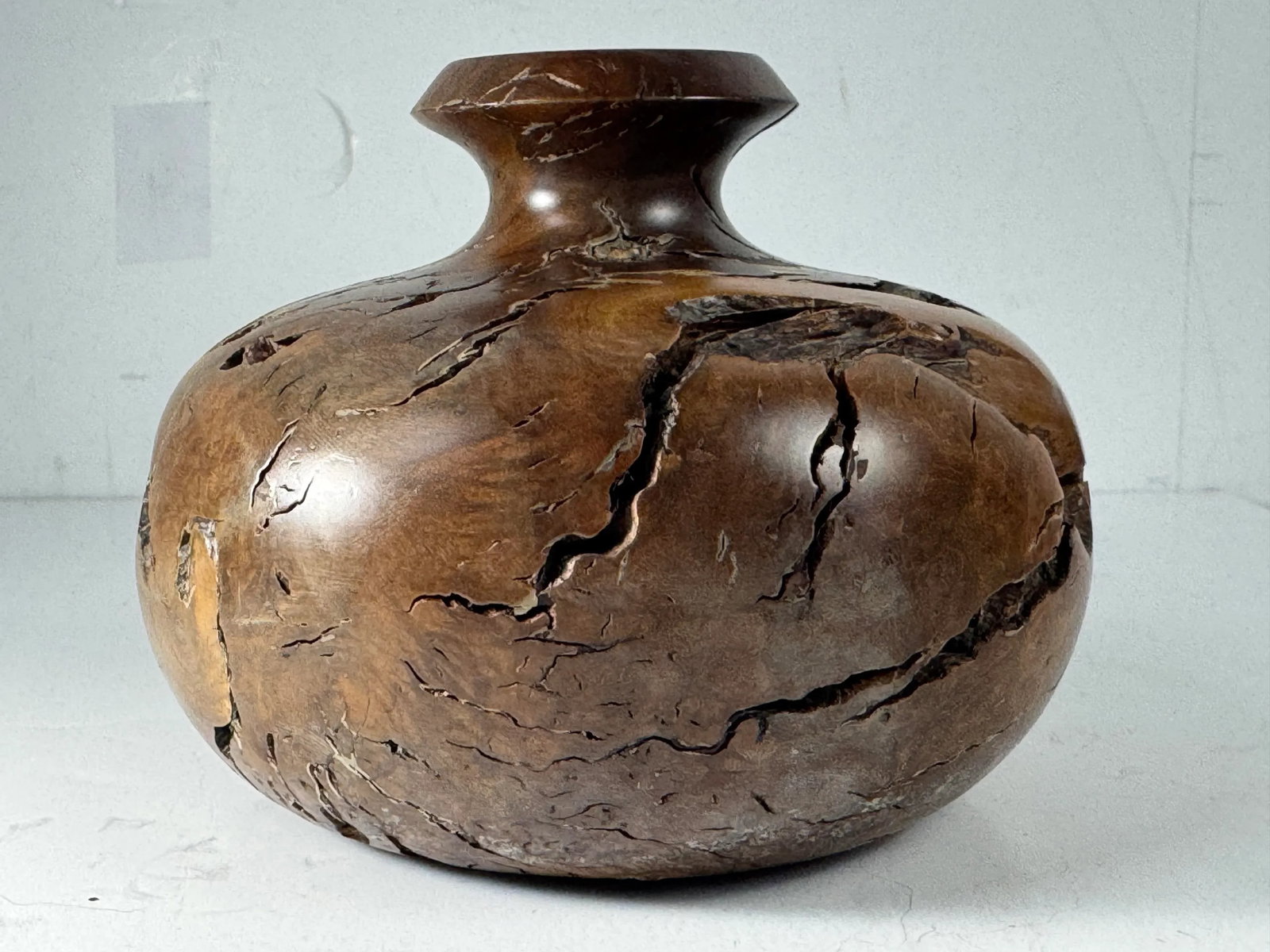 Mid Century Modern Hand Crafted Rustic Burl Wood Bud Vase. - 4