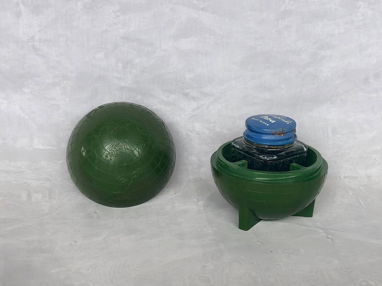 Vintage Bakelite World Globe Inkwell - 8