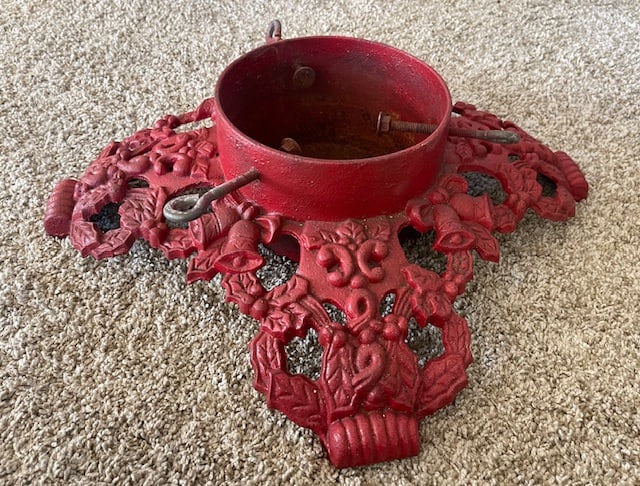 Heavy All Metal Vintage Tree Stand - 6