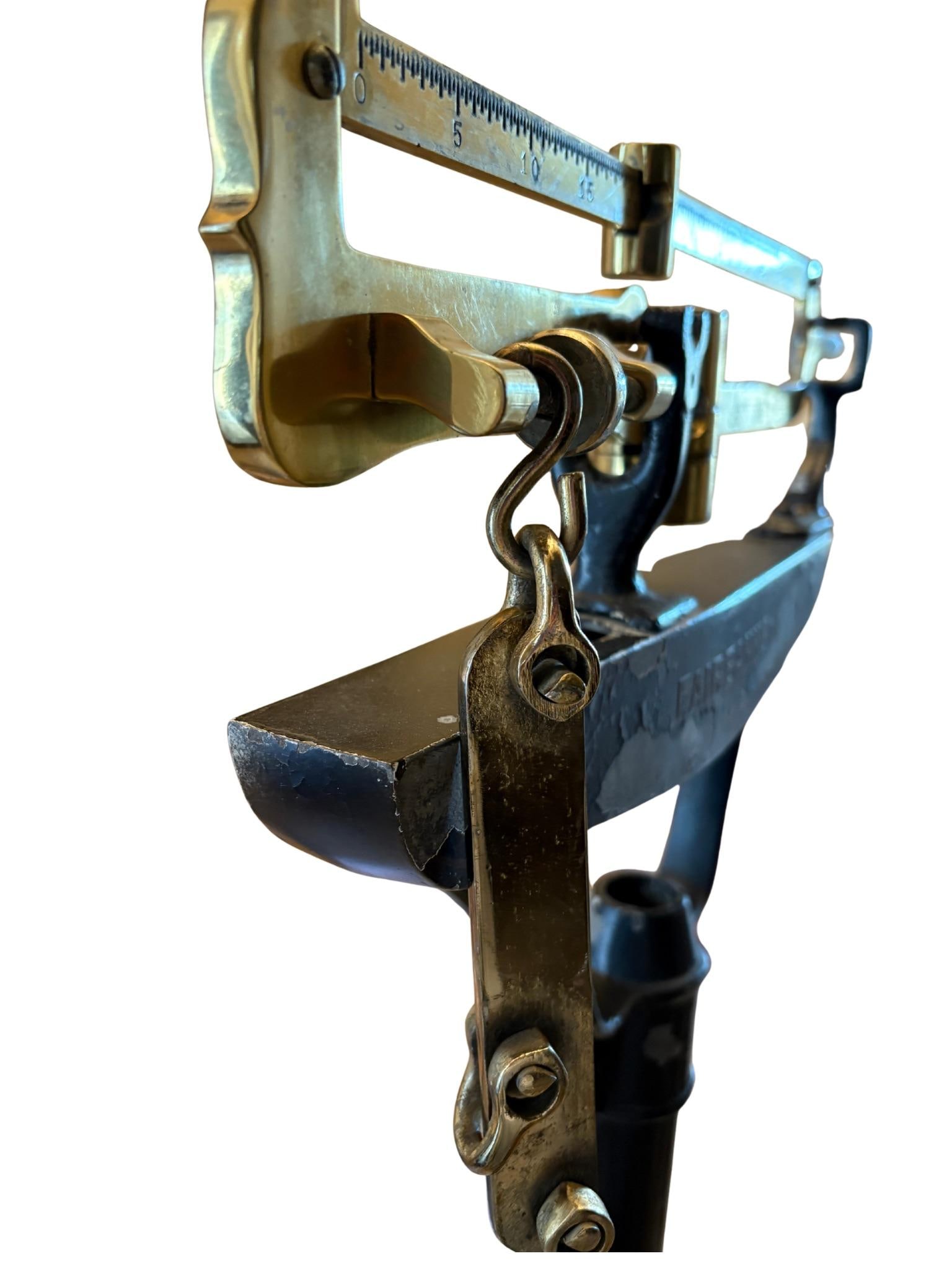 Antique Fairbanks Physician's Industrial Medical Scale in Cast Iron & Brass, Early 20th Century - 2