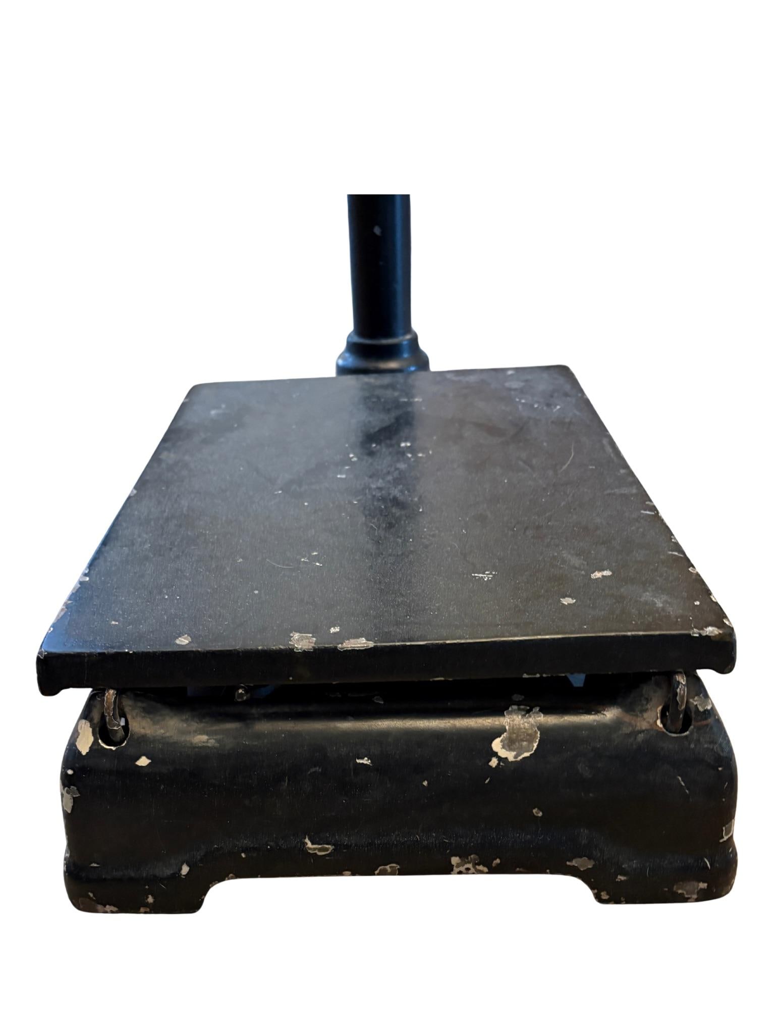 Antique Fairbanks Physician's Industrial Medical Scale in Cast Iron & Brass, Early 20th Century - 3
