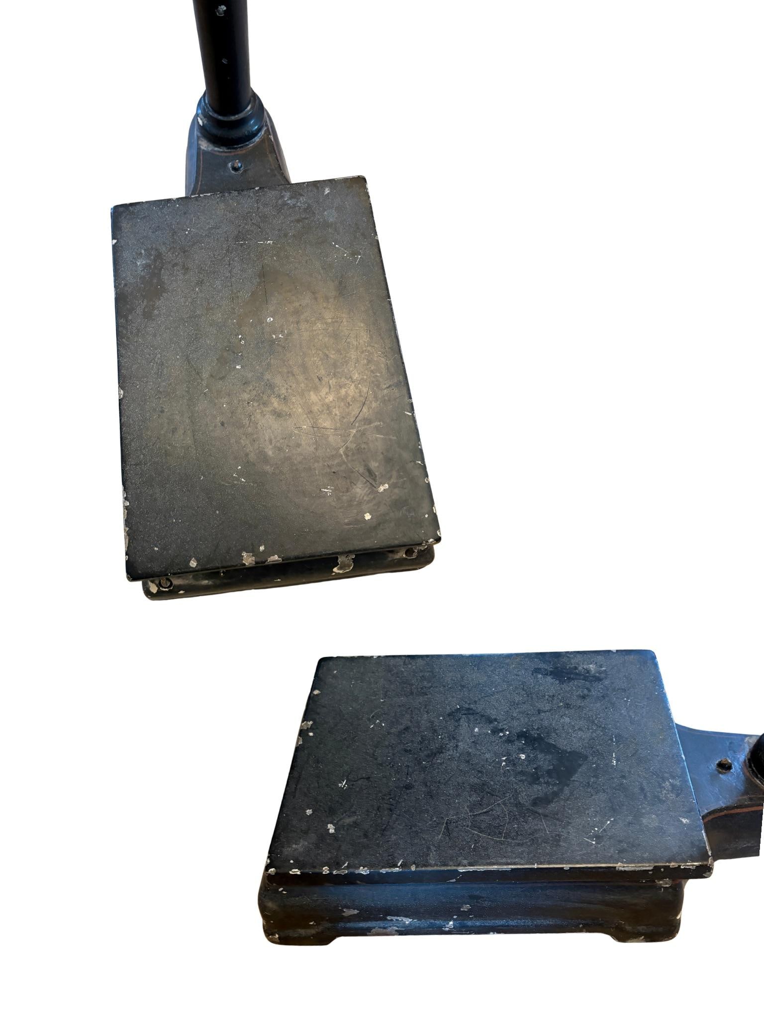 Antique Fairbanks Physician's Industrial Medical Scale in Cast Iron & Brass, Early 20th Century - 4