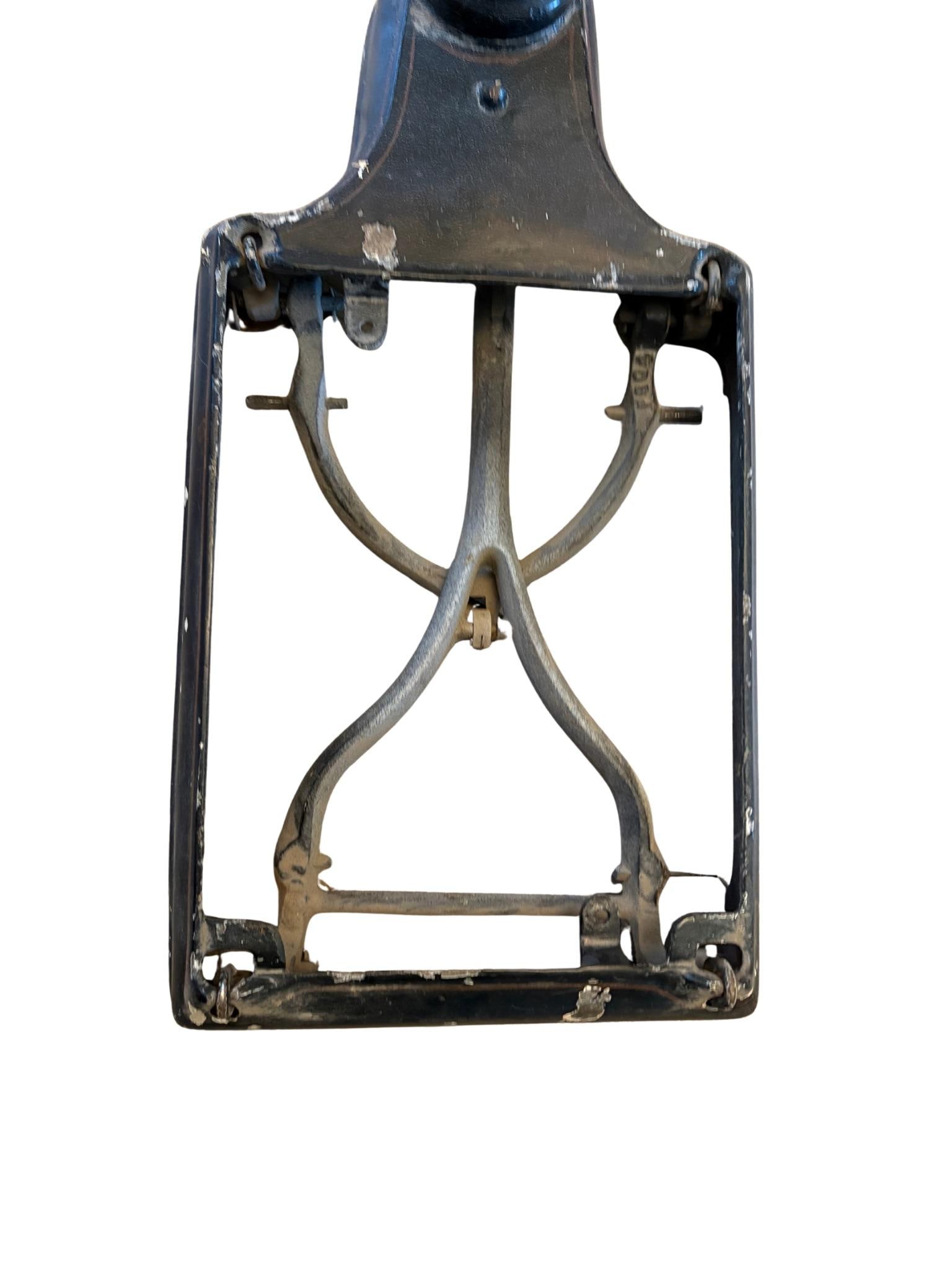 Antique Fairbanks Physician's Industrial Medical Scale in Cast Iron & Brass, Early 20th Century - 5