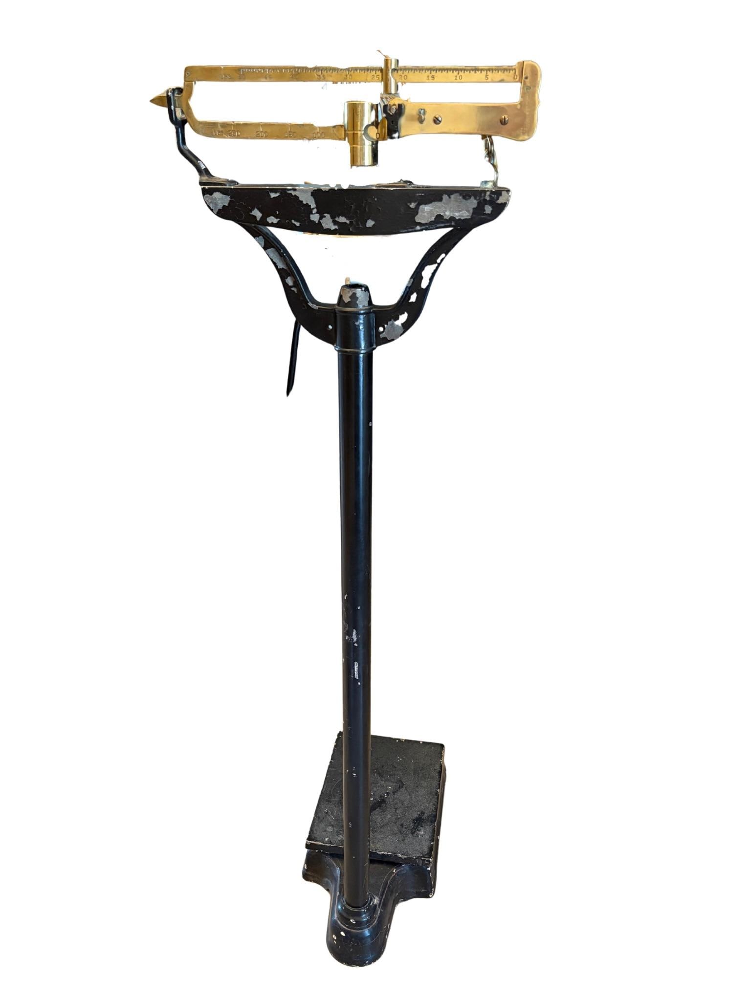 Antique Fairbanks Physician's Industrial Medical Scale in Cast Iron & Brass, Early 20th Century - 6