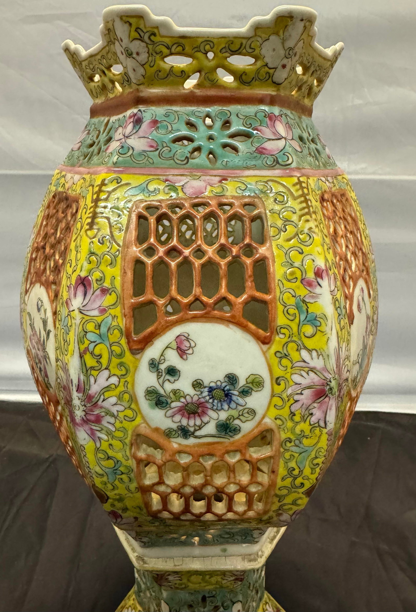 Rare Antique Chinese Famille Rose Porcelain Palace Lantern Late 19th Century - 2