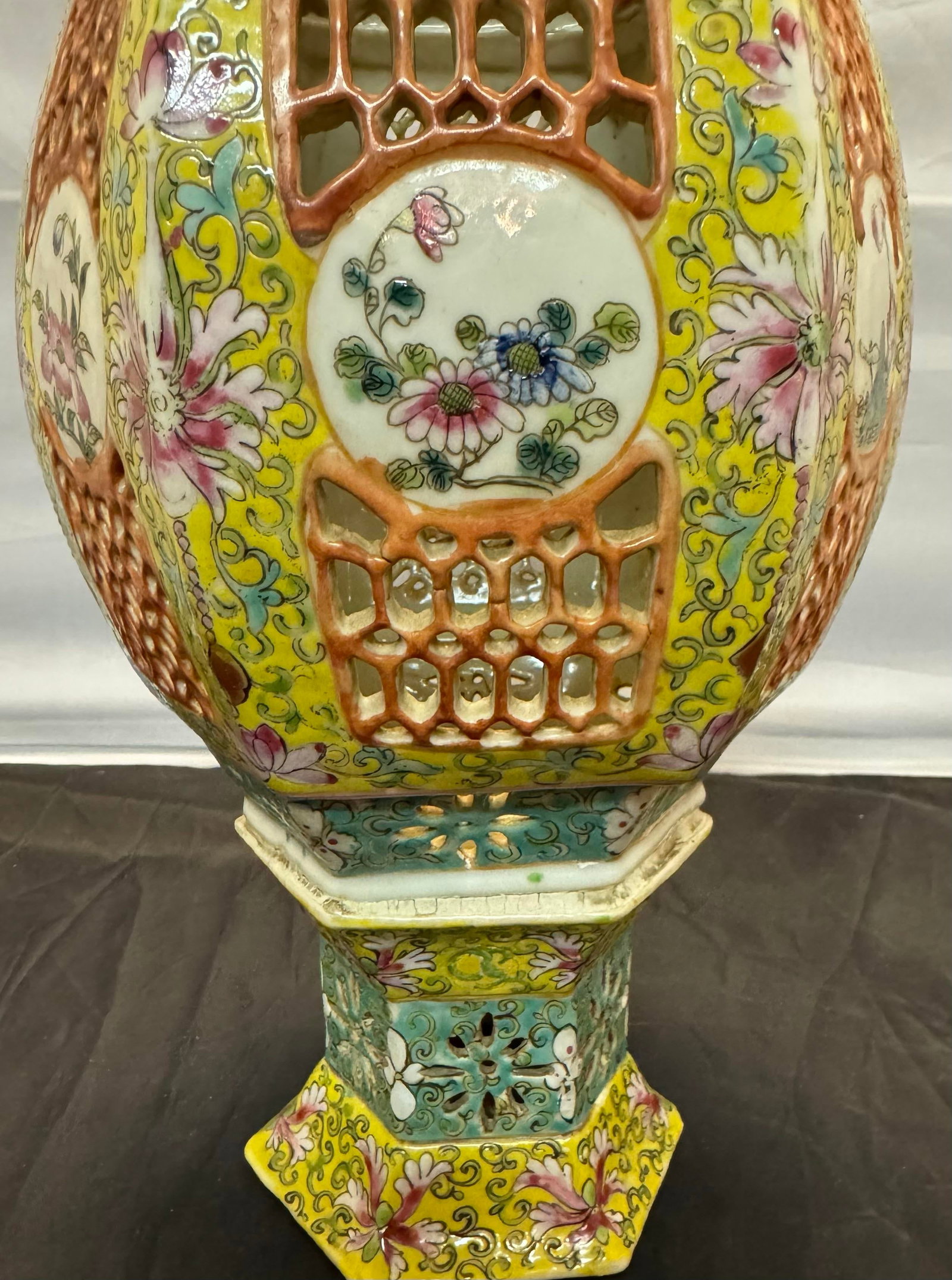 Rare Antique Chinese Famille Rose Porcelain Palace Lantern Late 19th Century - 3