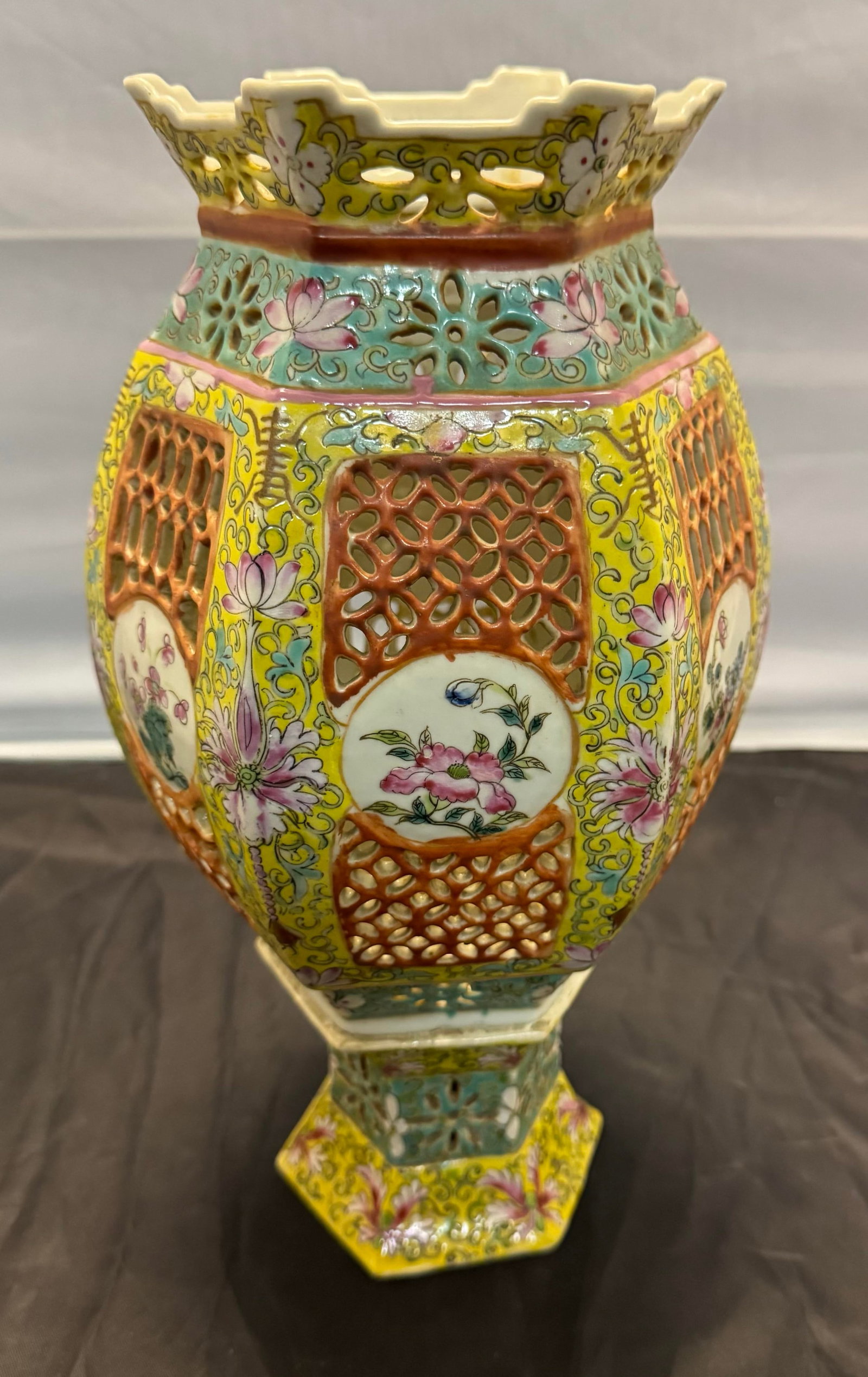 Rare Antique Chinese Famille Rose Porcelain Palace Lantern Late 19th Century - 5