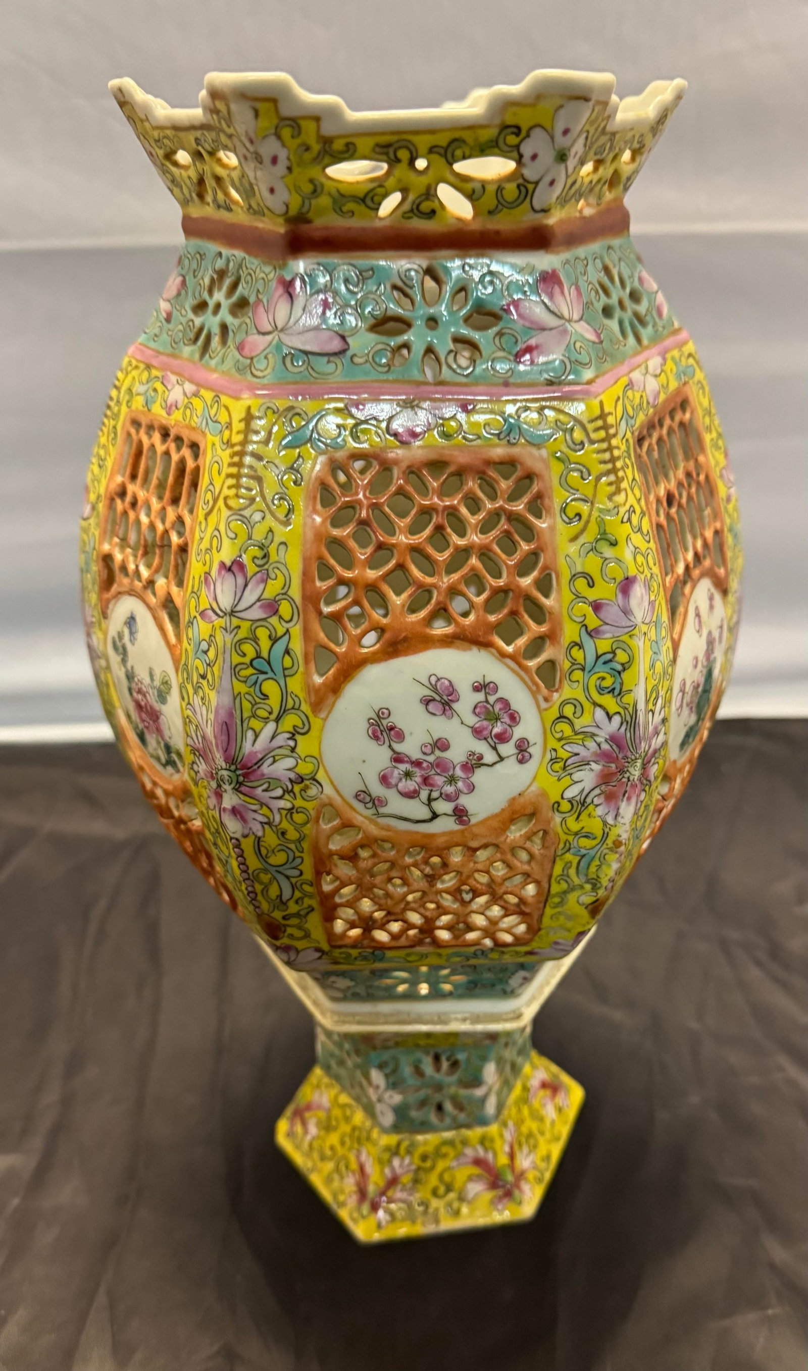 Rare Antique Chinese Famille Rose Porcelain Palace Lantern Late 19th Century - 6