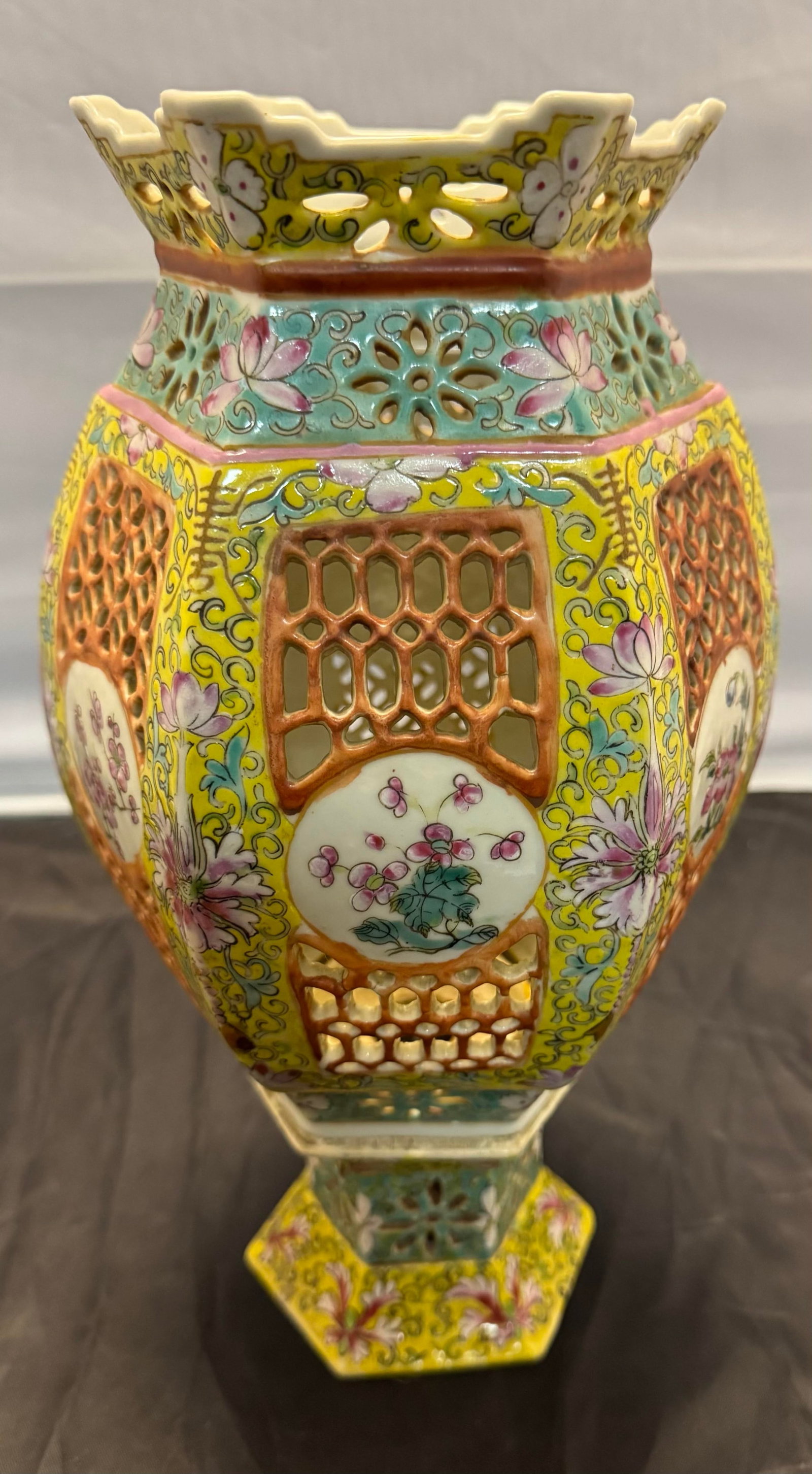 Rare Antique Chinese Famille Rose Porcelain Palace Lantern Late 19th Century - 7