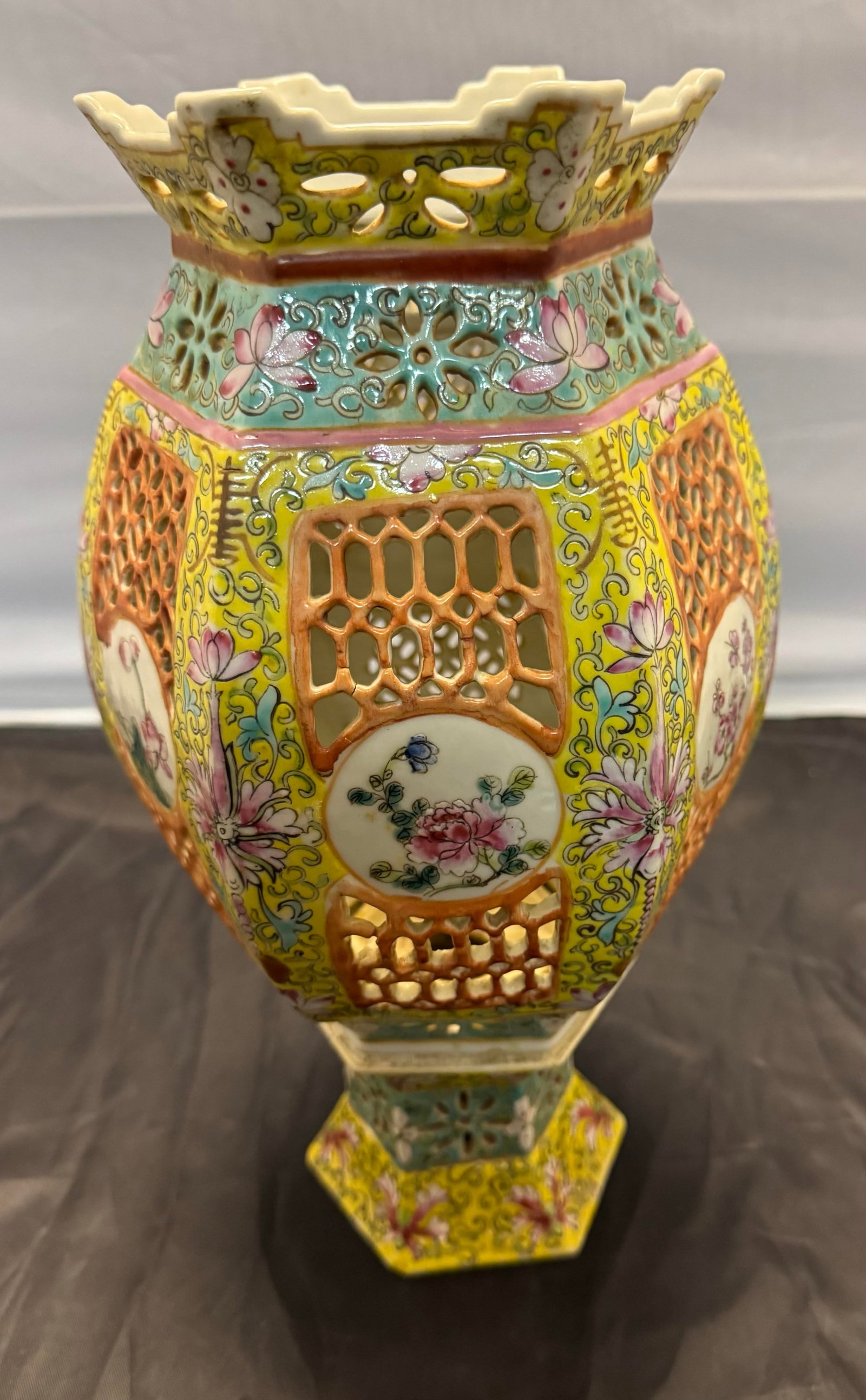 Rare Antique Chinese Famille Rose Porcelain Palace Lantern Late 19th Century - 8
