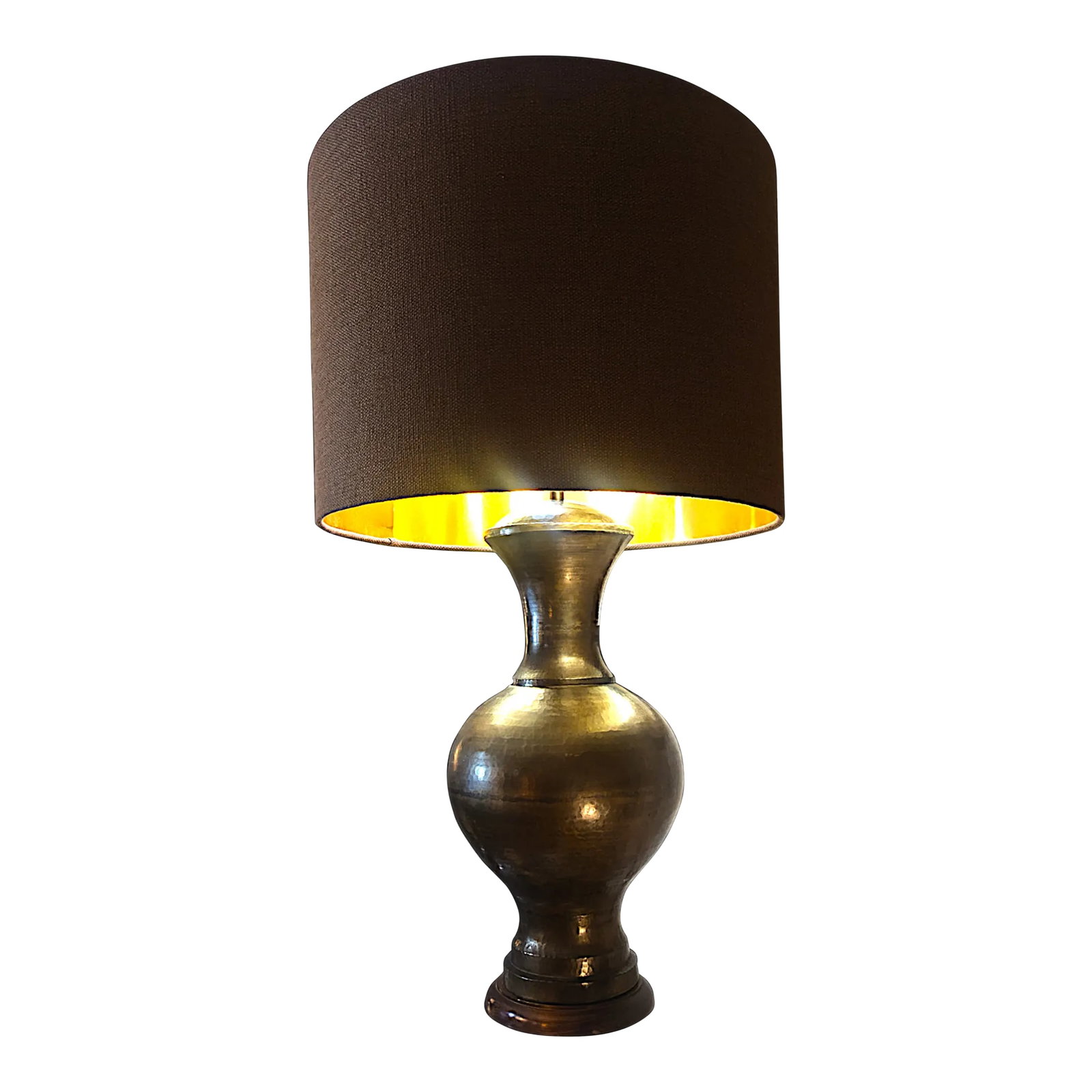 1940s Italian Monumental Hammered Brass Seamless Bulbous Table Lamp on Mahogany Plinth: 1960s mid-century X-large Italian hammered brass bulbous table lamp with rich chocolate-toned upholstered drum-shaped jumbo lampshade. The lamp's body appears to be made from a single brass metal and