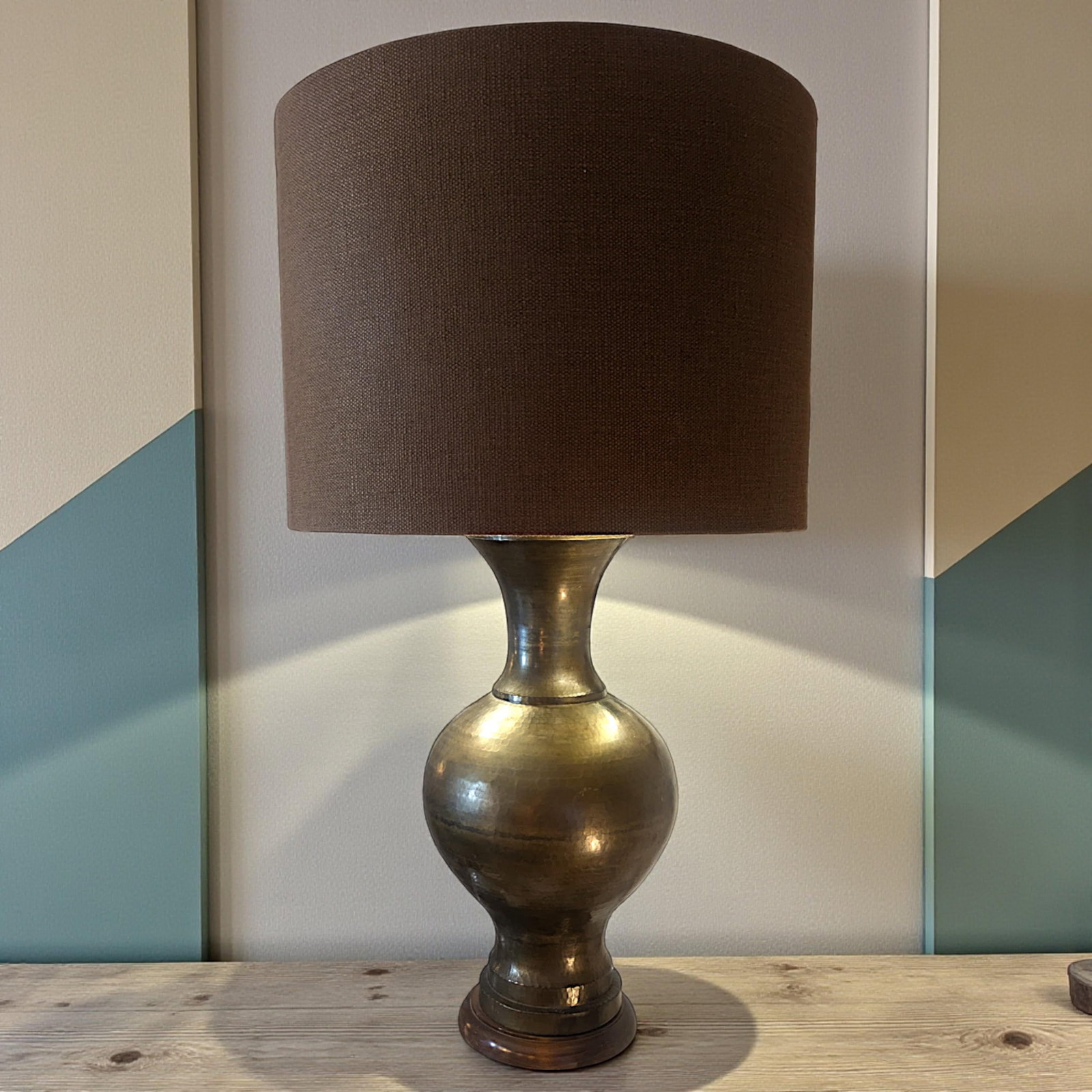 1940s Italian Monumental Hammered Brass Seamless Bulbous Table Lamp on Mahogany Plinth - 2