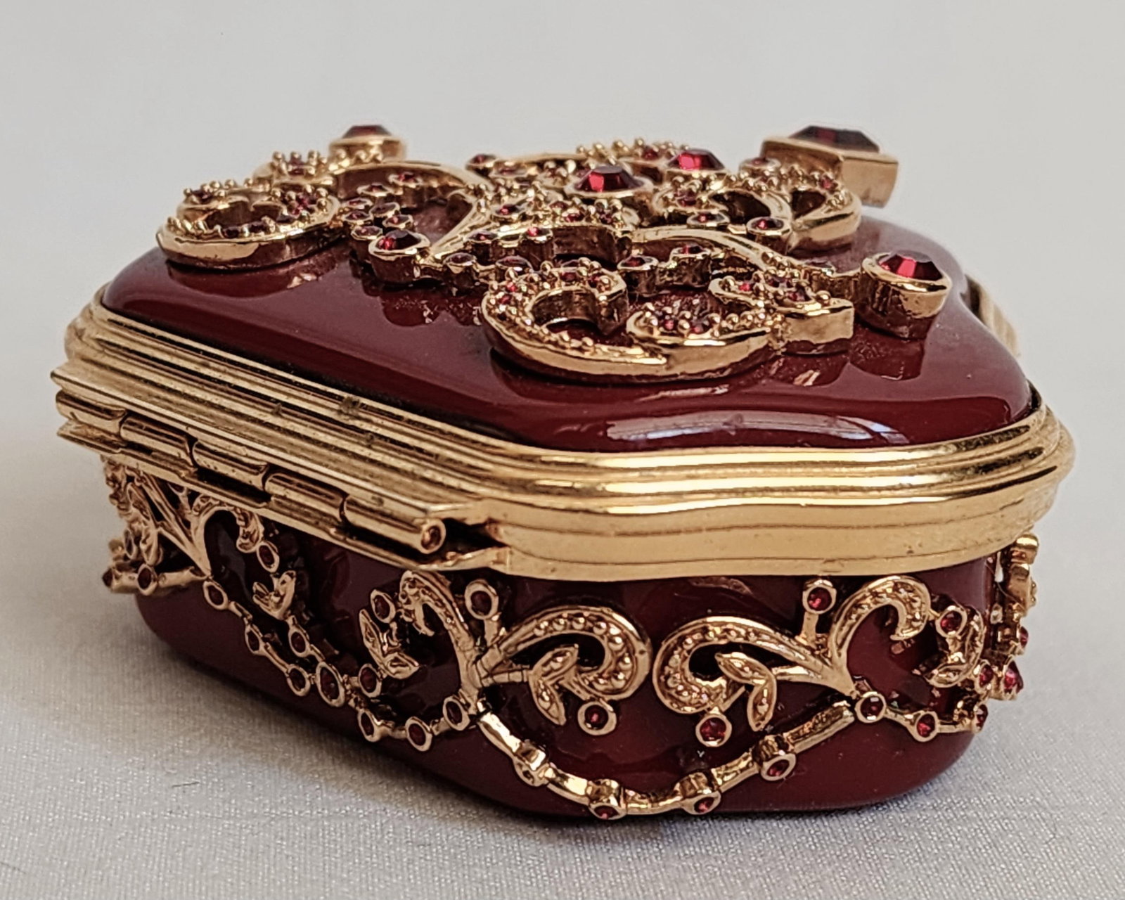 Halcyon Days Enamels 1870's Diamond Bejeweled Necklace Trinket Pill Box Handcrafted by English Artis - 5