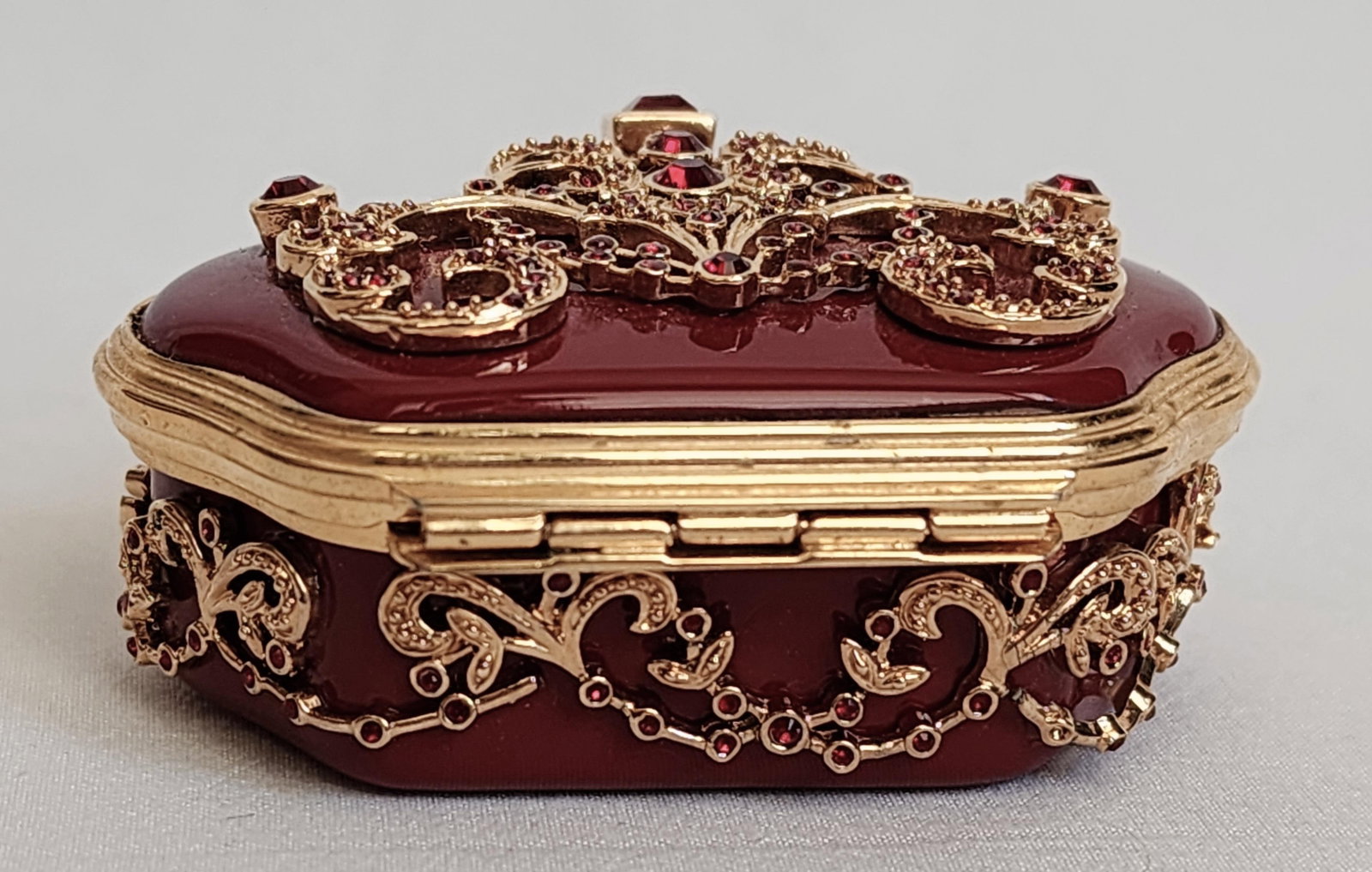 Halcyon Days Enamels 1870's Diamond Bejeweled Necklace Trinket Pill Box Handcrafted by English Artis - 6