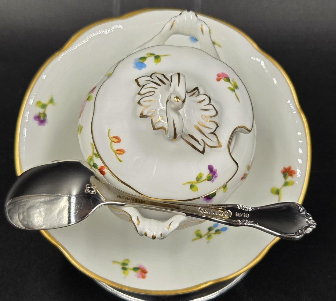 Vista Alegra Porcelain Petite Sugar Bowl With Oneida Sugar Spoon - 3