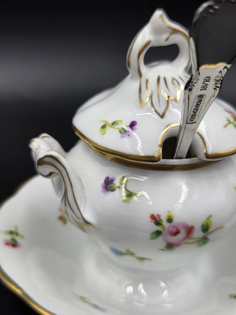 Vista Alegra Porcelain Petite Sugar Bowl With Oneida Sugar Spoon - 9