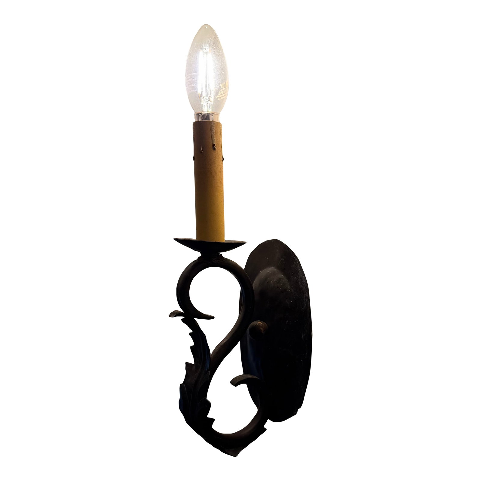 1990s Single Iron Sconce With Leaf Motif: Iron sconce hardwired with candlestick bulb holder and leaf motif Condition: Alterations: Original Condition Unaltered Imperfections: Some Imperfections Condition Notes: In great condition Materials &