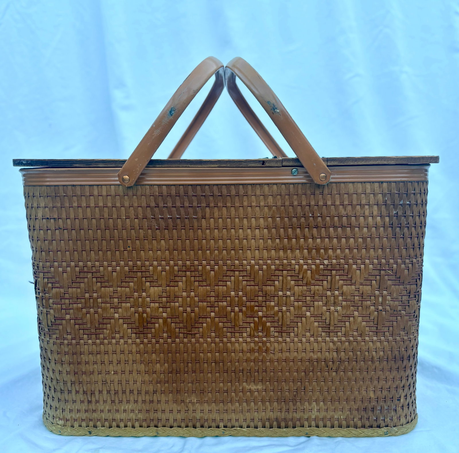 1960's Redmond Woven Rattan PicNic Basket With Dinnerware-13 Pieces - 10