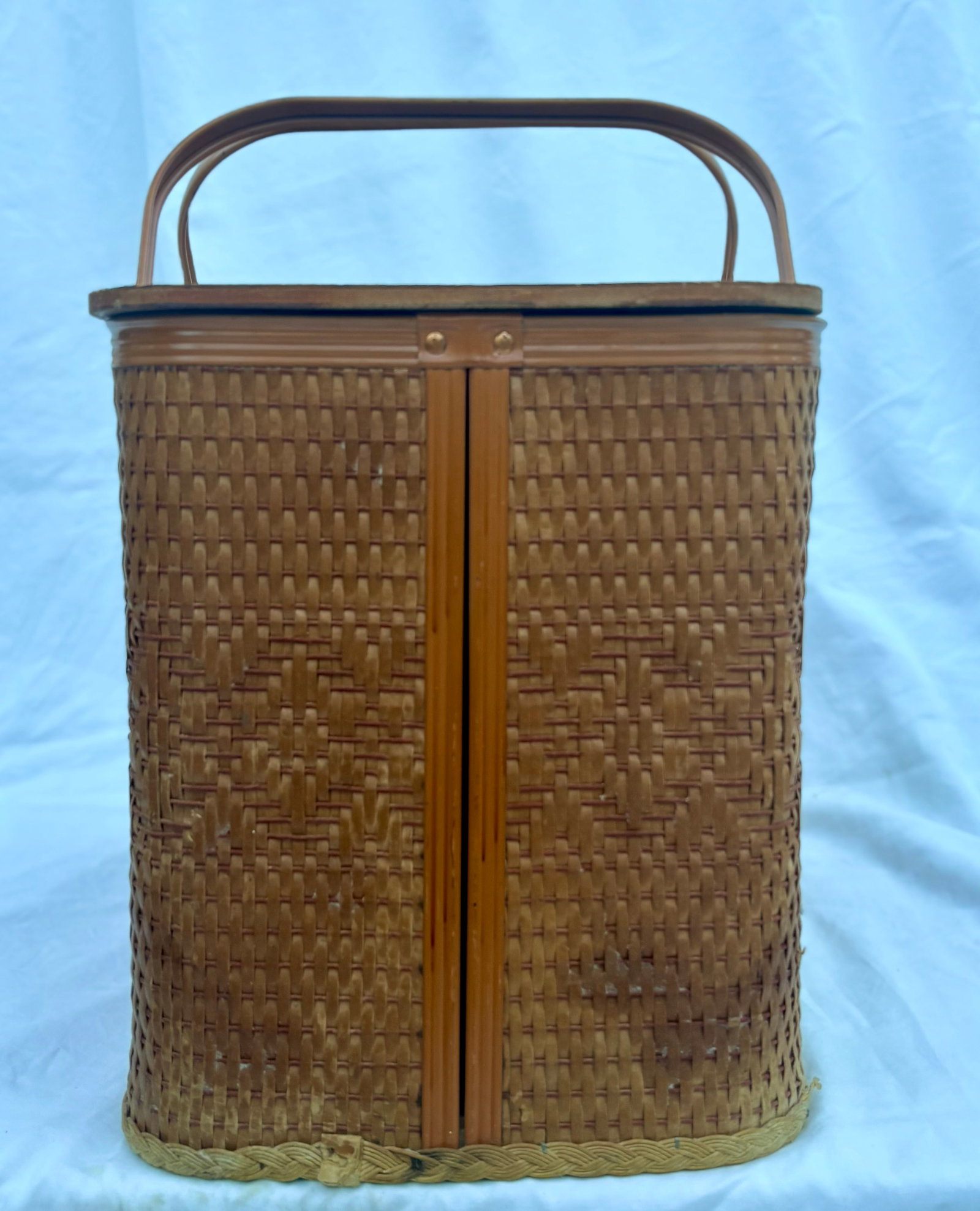 1960's Redmond Woven Rattan PicNic Basket With Dinnerware-13 Pieces - 12