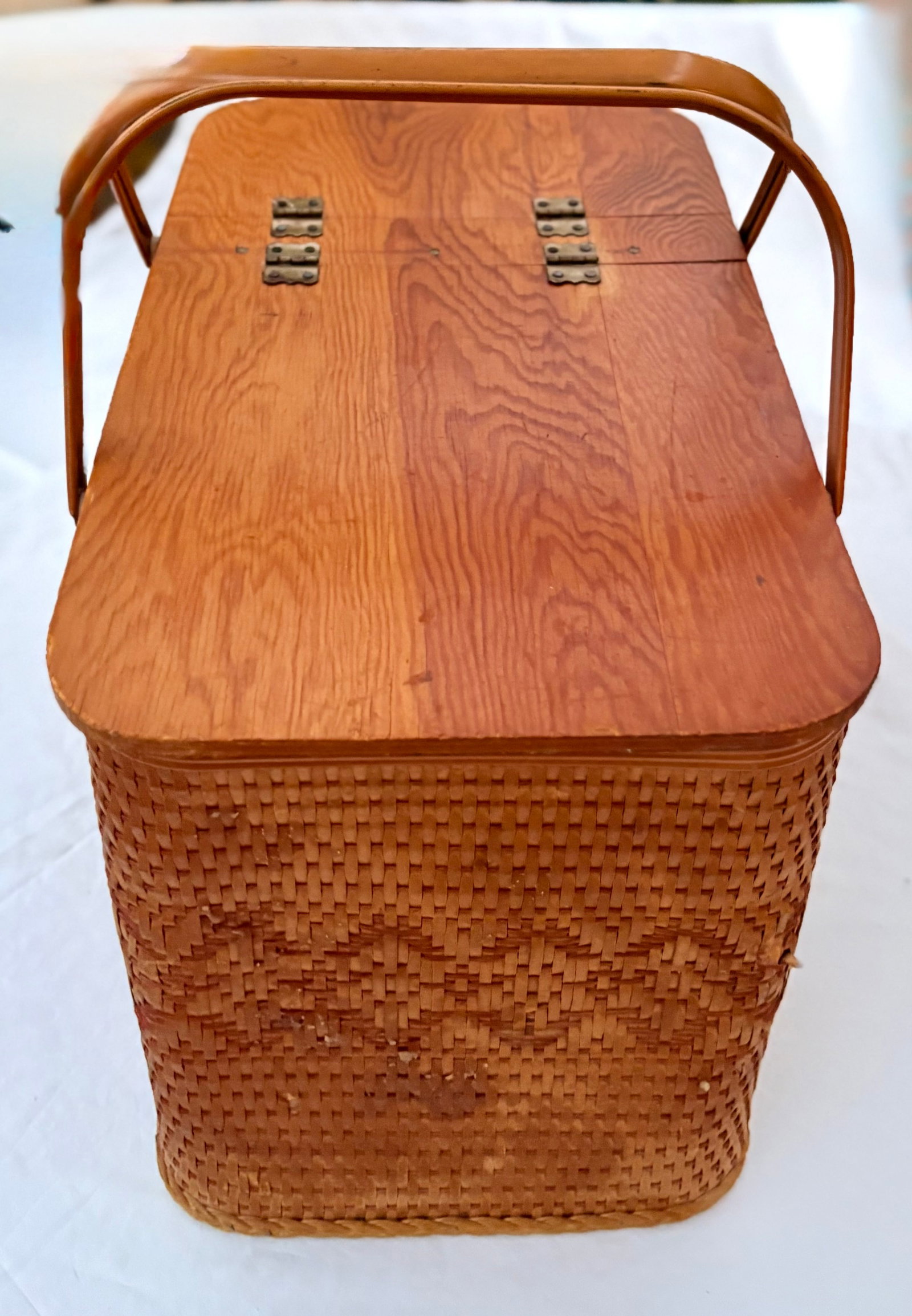 1960's Redmond Woven Rattan PicNic Basket With Dinnerware-13 Pieces - 14