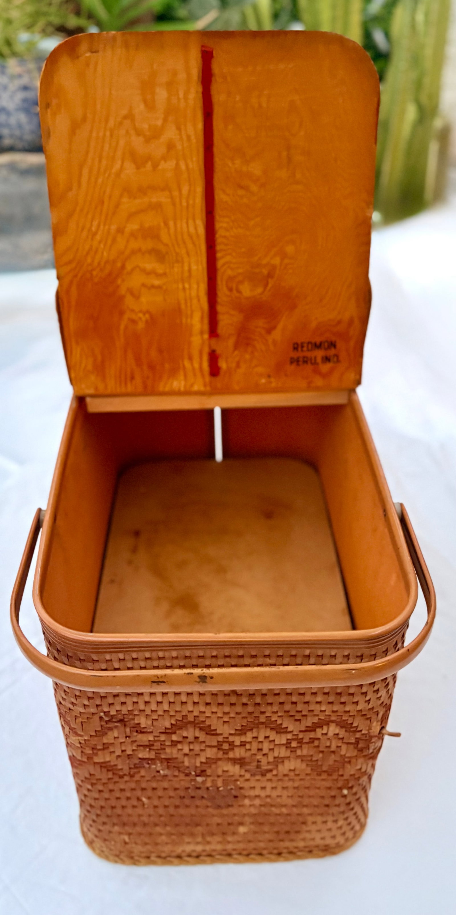 1960's Redmond Woven Rattan PicNic Basket With Dinnerware-13 Pieces - 6