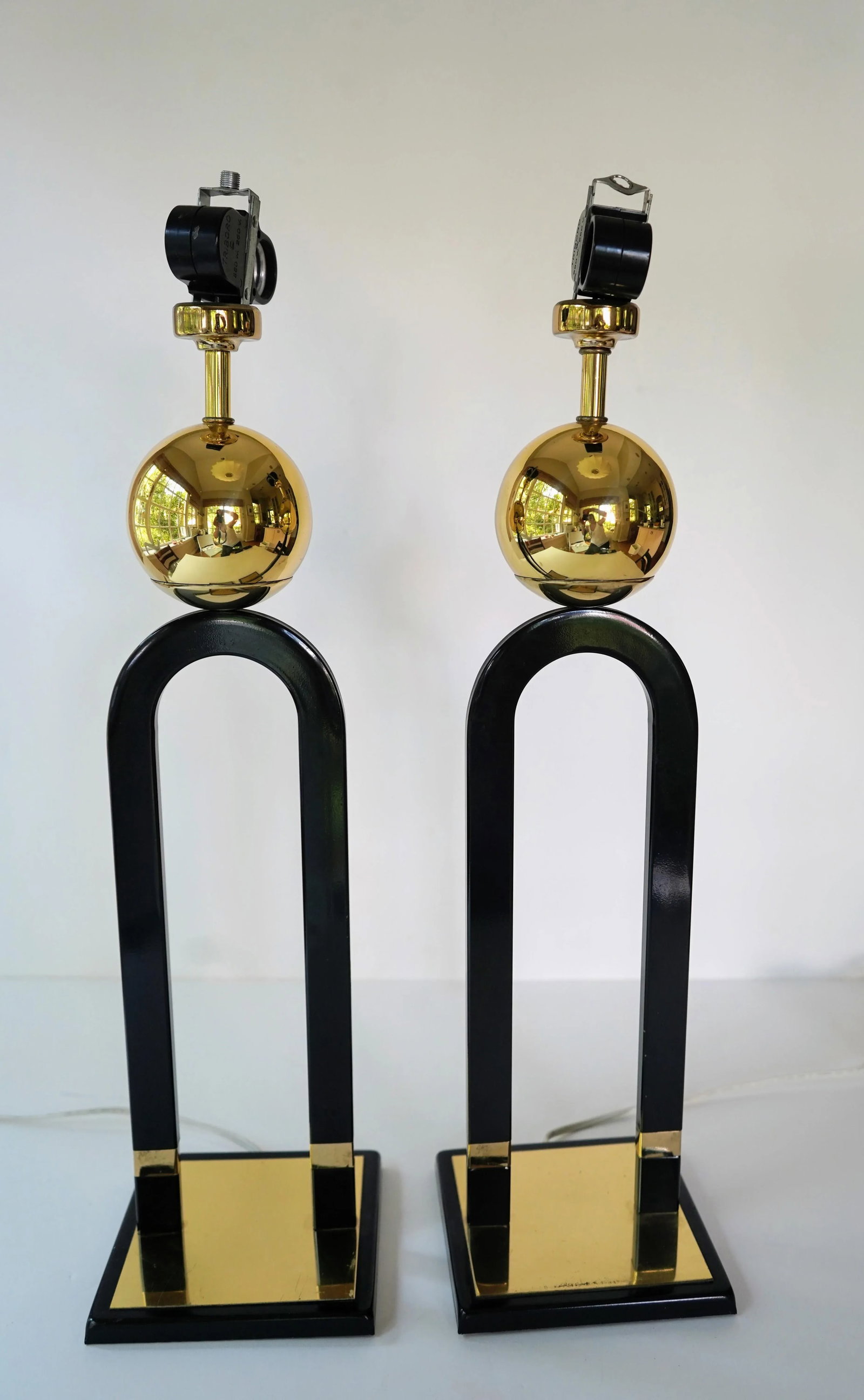 1970s Black Lacquer and Brass Horseshoe Magnet Table Lamps - a Pair - 11