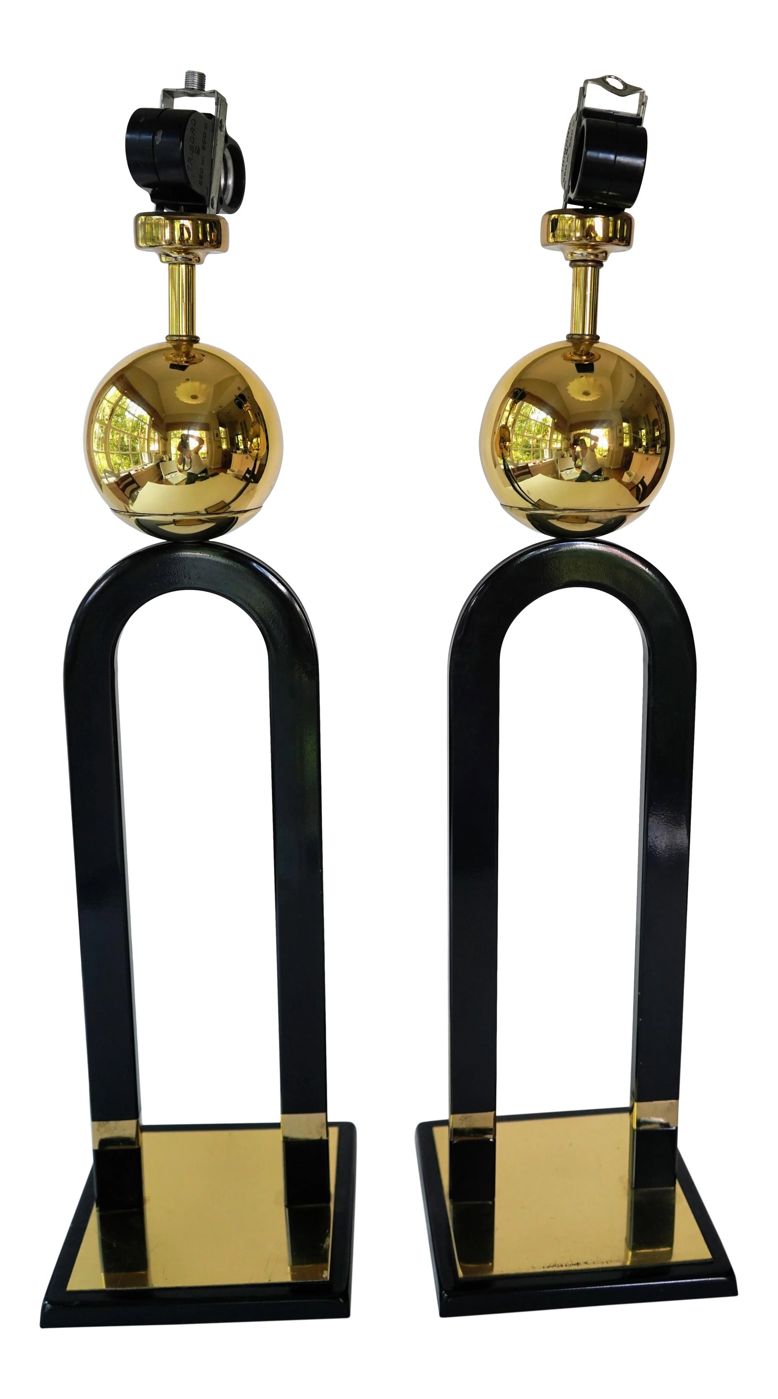 1970s Black Lacquer and Brass Horseshoe Magnet Table Lamps - a Pair: A pair of glamorous 70s table lamps in Black Lacquer and Brass, evocative of Art Deco themes. Sensuous horseshoe magnet shape supported on a brass and black lacquer base and topped by a brass ball fin