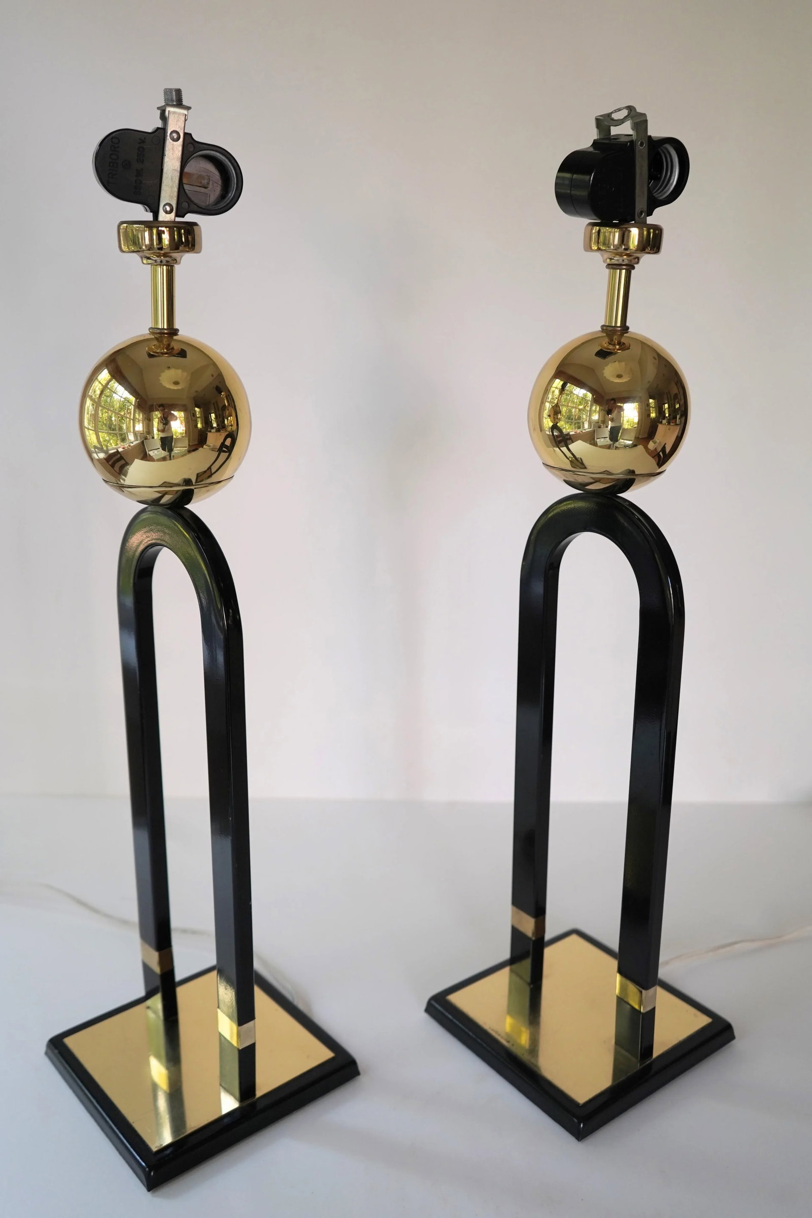 1970s Black Lacquer and Brass Horseshoe Magnet Table Lamps - a Pair - 4