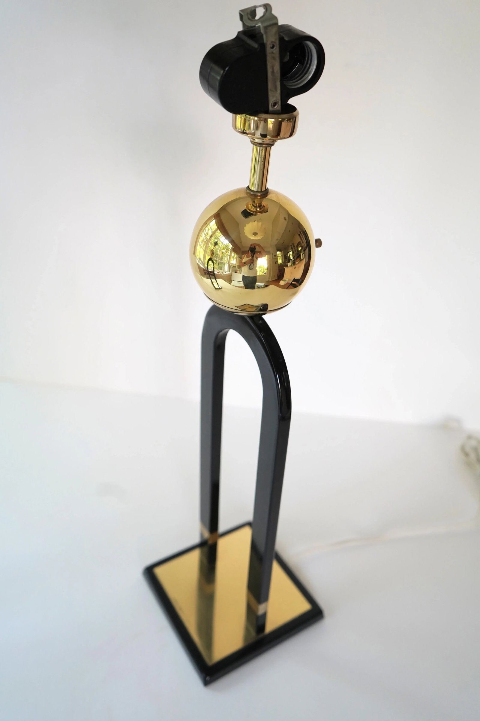 1970s Black Lacquer and Brass Horseshoe Magnet Table Lamps - a Pair - 6