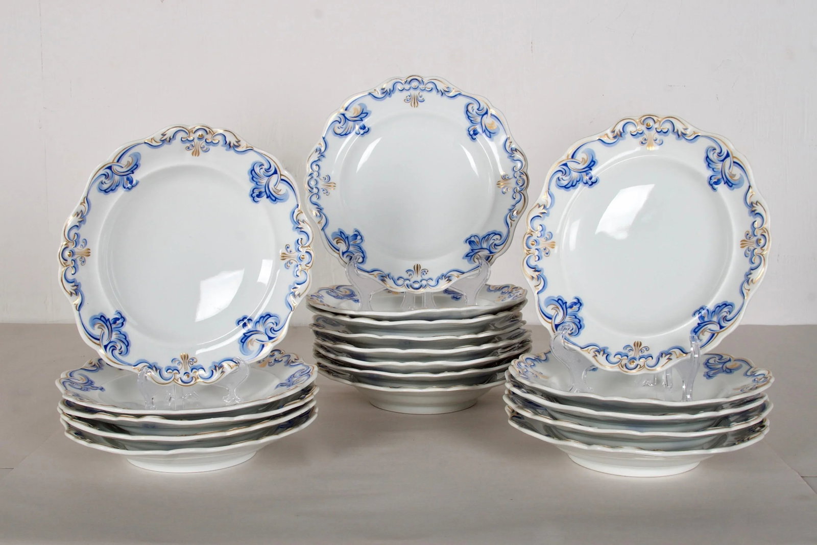 1851 Imperial Vienna Porcelain - Service for 18, 29 Pieces - 4