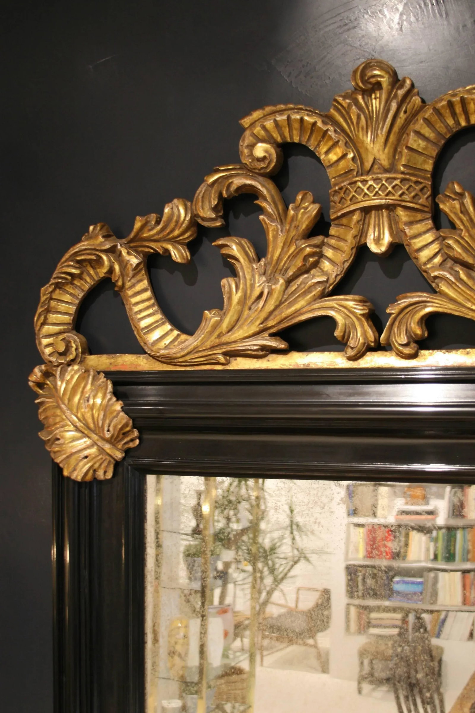 1980s Italian Baroque Style Mirror With Hand-carved Gilt Details, Aged Mirror Glass - 5