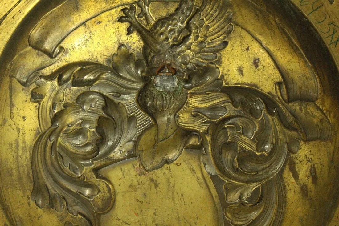 1800's Arts and Crafts Art Nouveau Brass Wall Charger Platter With Embossed Coat of Arms - 9