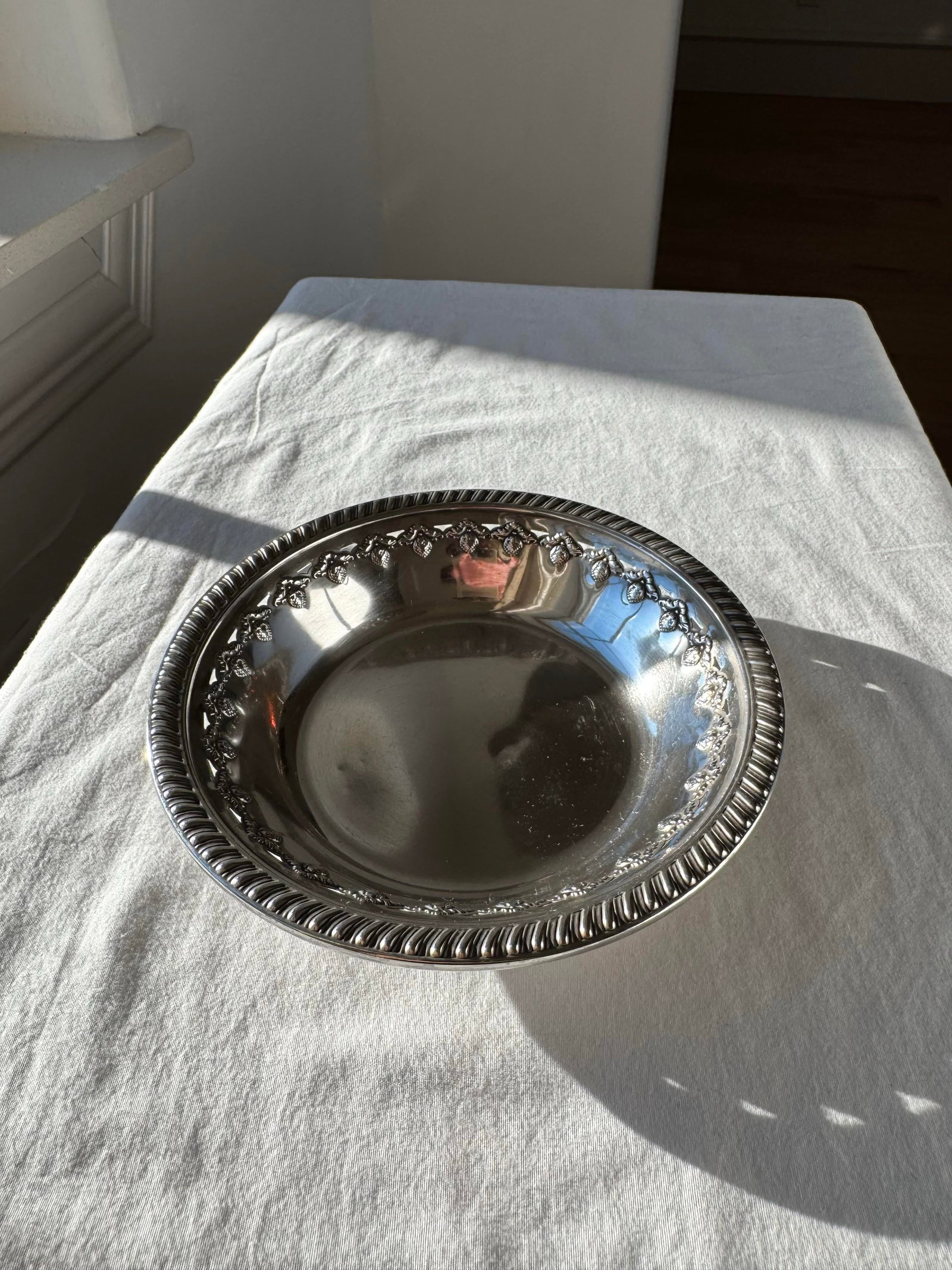Mid 20th Century Reed & Barton X473 Sterling Silver Bowl With Floral Repousse Rim - 2