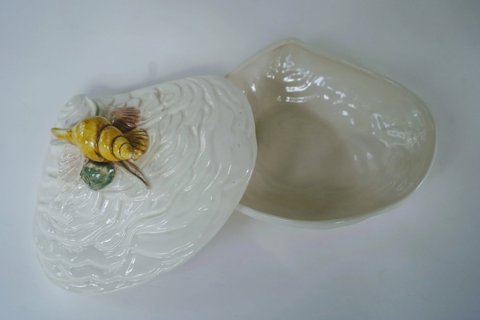 1950s Italian Hand-Painted Clamshell Tureen - 9