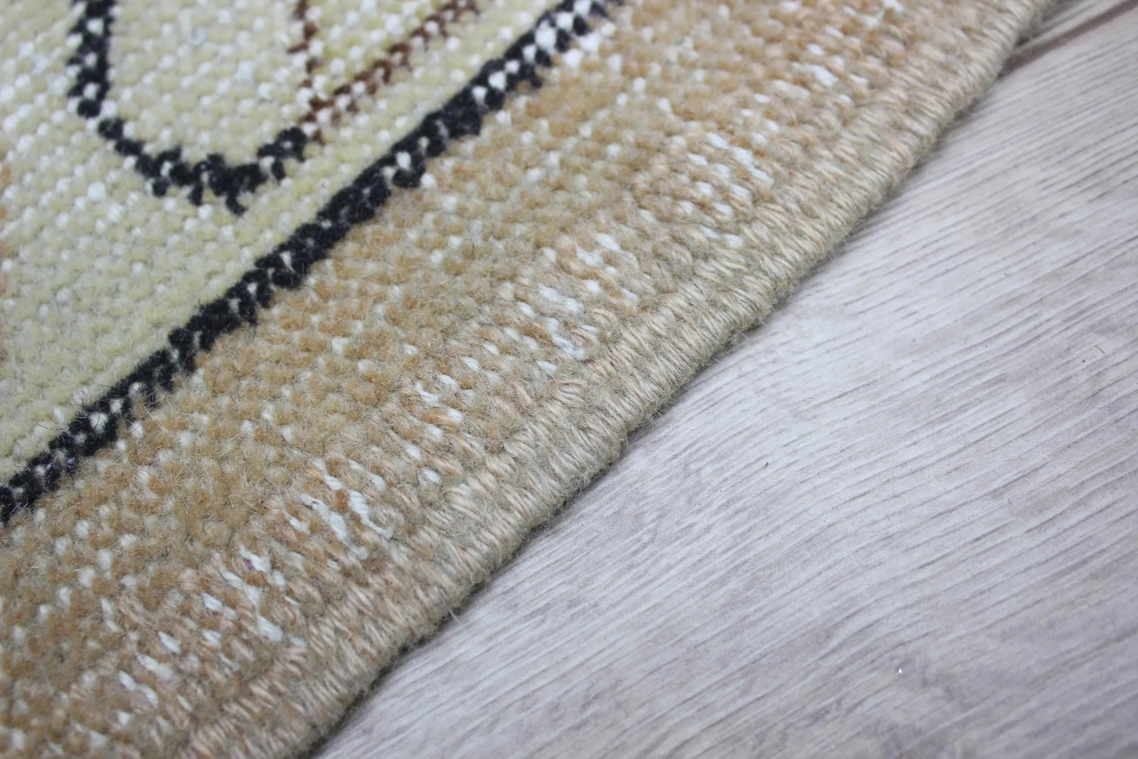 Mid 20th Century Beige Floral Area Rug - 10